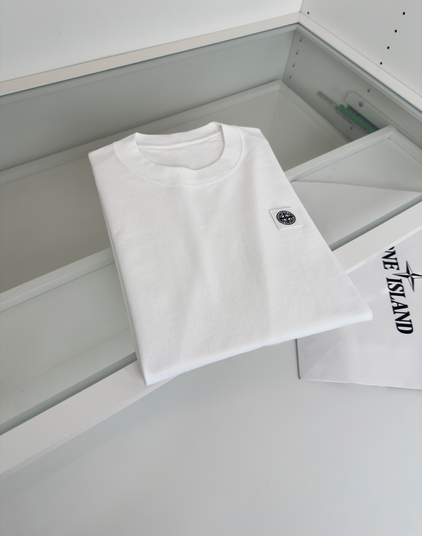 “Stone Island Line: Military-inspired Fashion with Long-lasting Cotton Fabric” - 图片 9