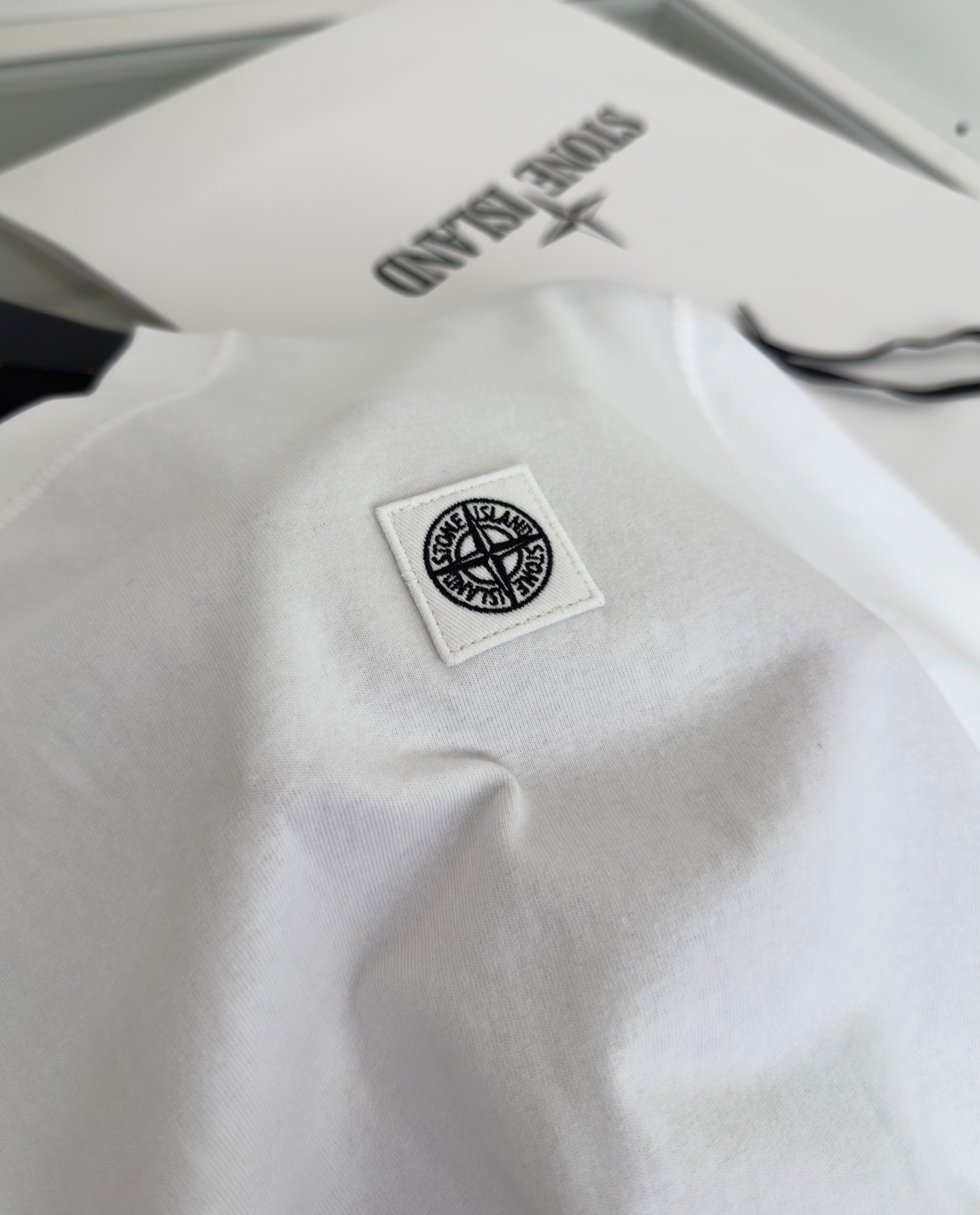 “Stone Island Line: Military-inspired Fashion with Long-lasting Cotton Fabric” - 图片 6