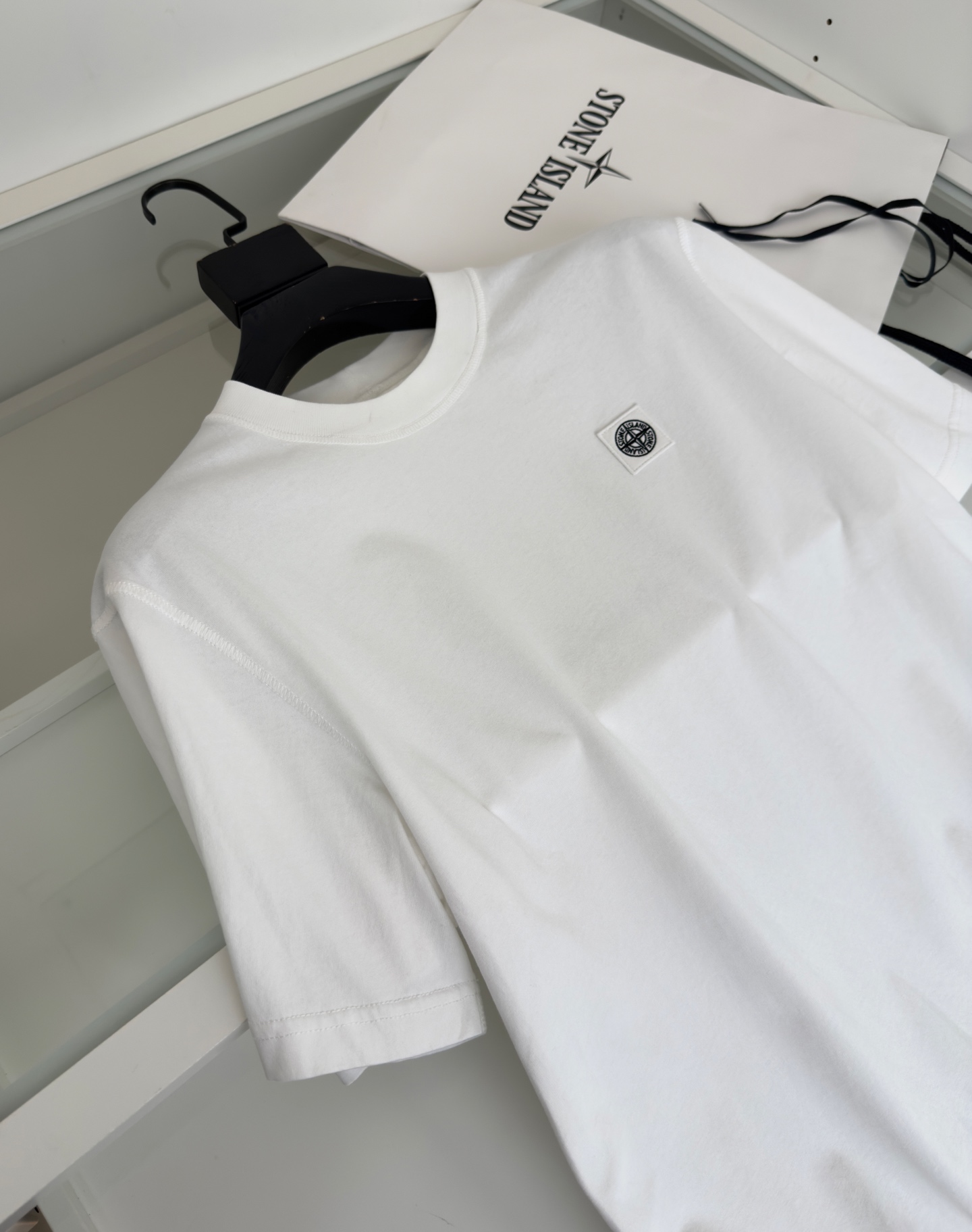 “Stone Island Line: Military-inspired Fashion with Long-lasting Cotton Fabric” - 图片 3
