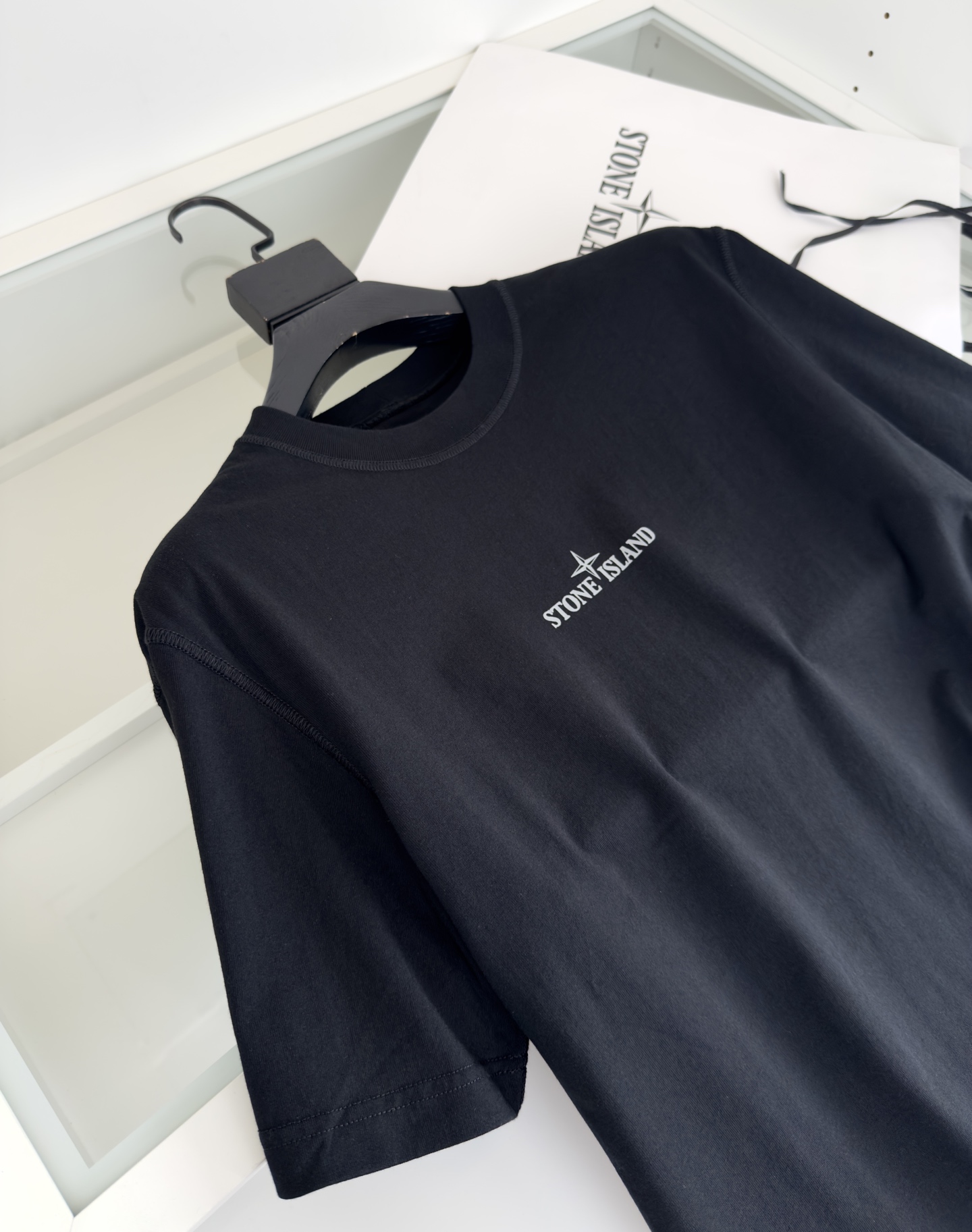 Stone Island: Durable Cotton, Military-Inspired Streetwear Design, Timeless Fashion Appeal - 图片 3
