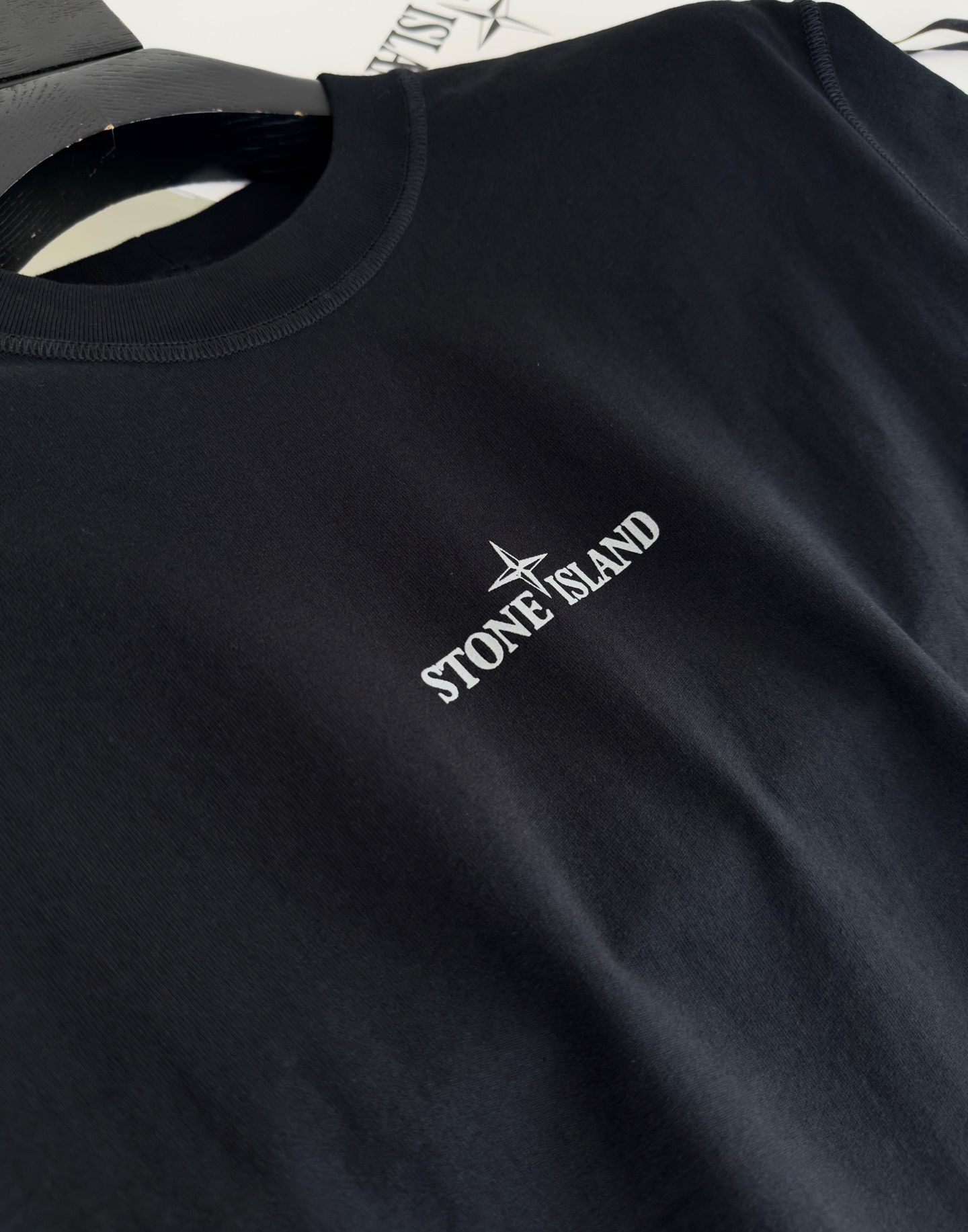 Stone Island: Durable Cotton, Military-Inspired Streetwear Design, Timeless Fashion Appeal - 图片 5