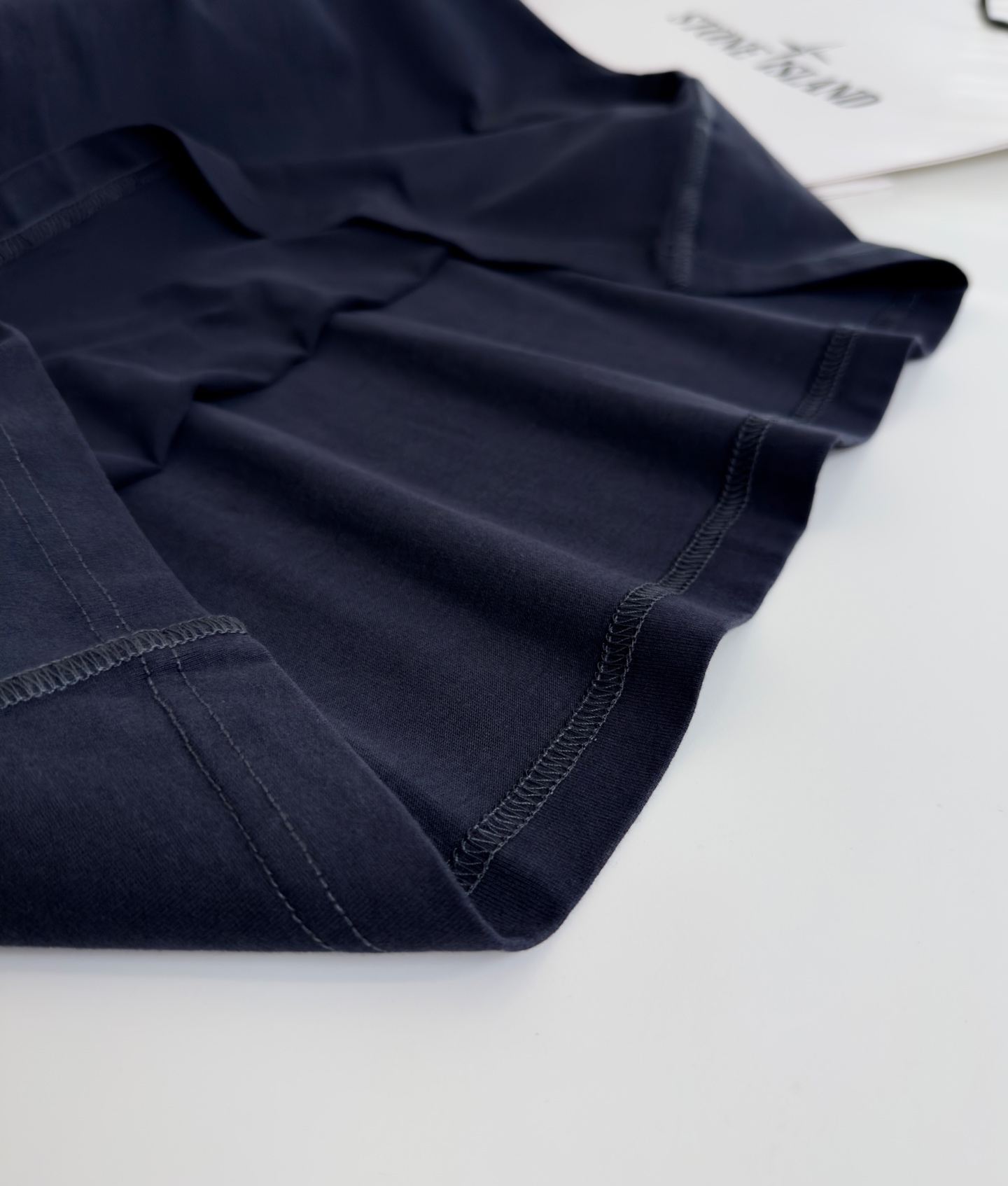 Stone Island: Durable Cotton Material with Timeless Design Combining Military and Street Fashion - 图片 6