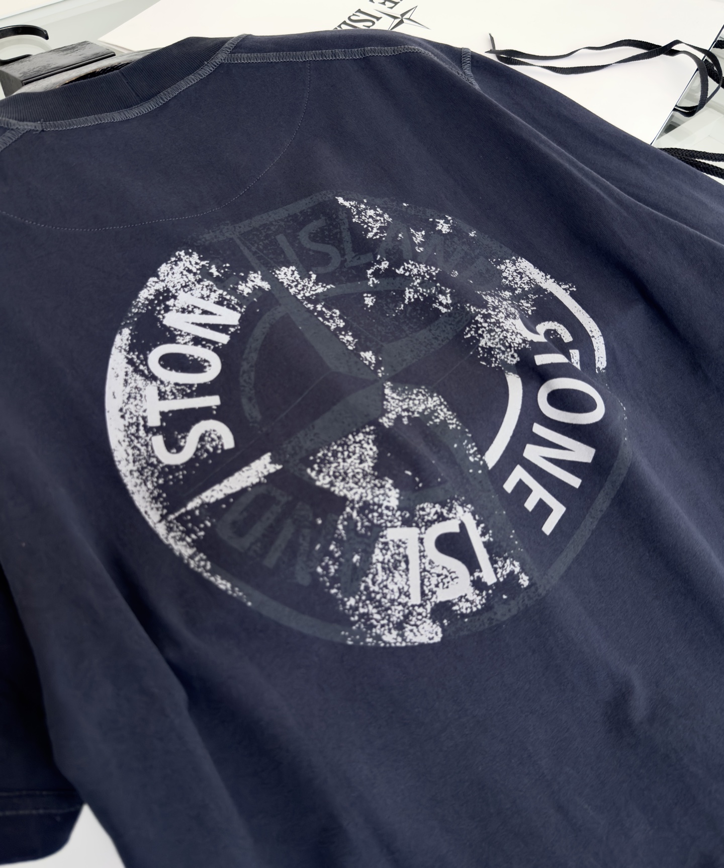 Stone Island: Durable Cotton Material with Timeless Design Combining Military and Street Fashion - 图片 8