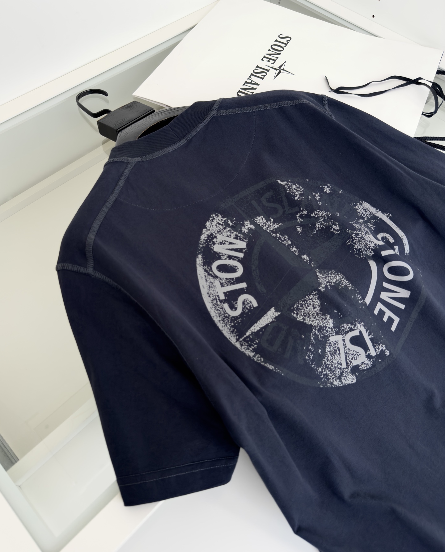 Stone Island: Durable Cotton Material with Timeless Design Combining Military and Street Fashion - 图片 7