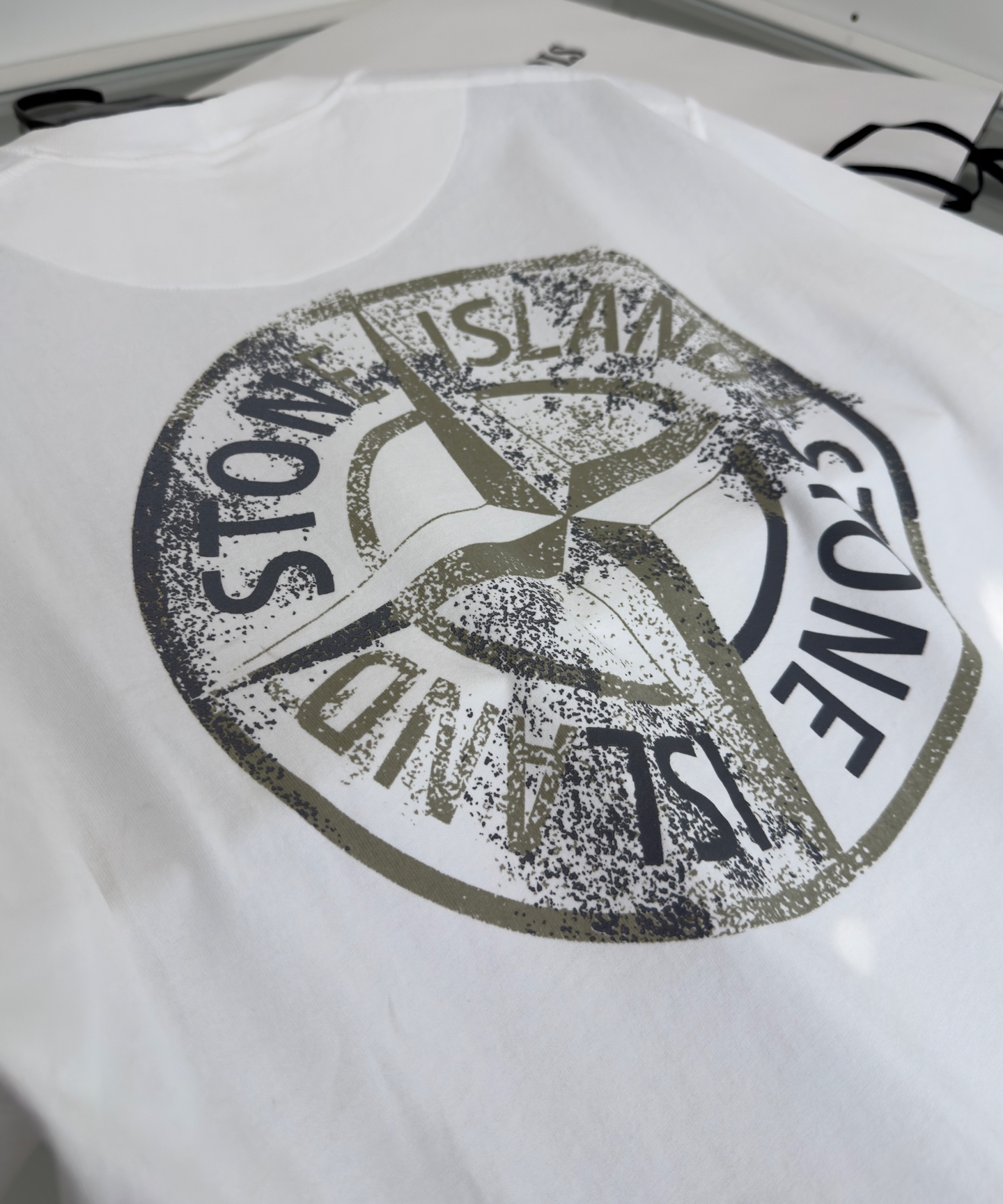 Stone Island: Durable Cotton Material with Military Street Style Design - 图片 8