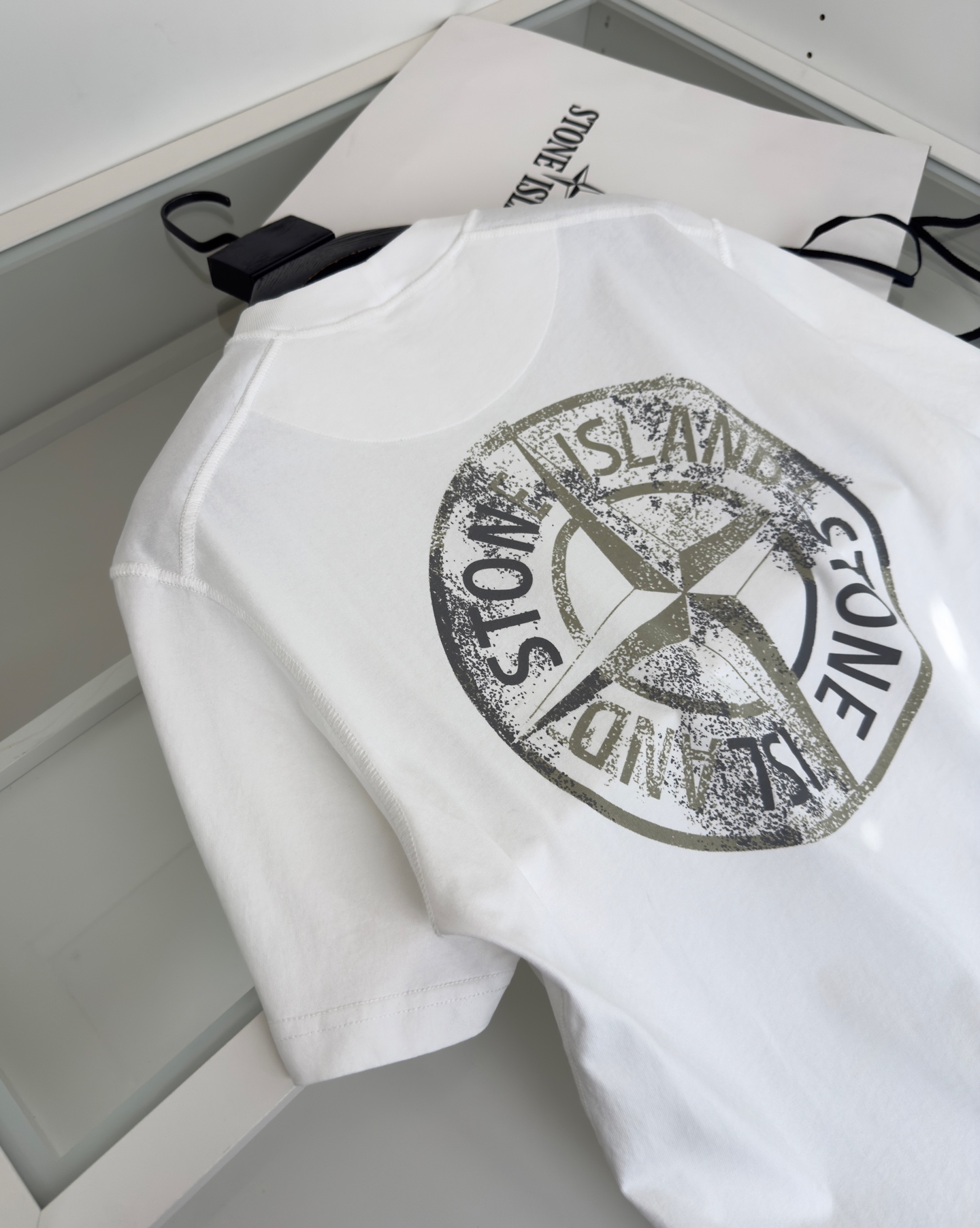 Stone Island: Durable Cotton Material with Military Street Style Design - 图片 7