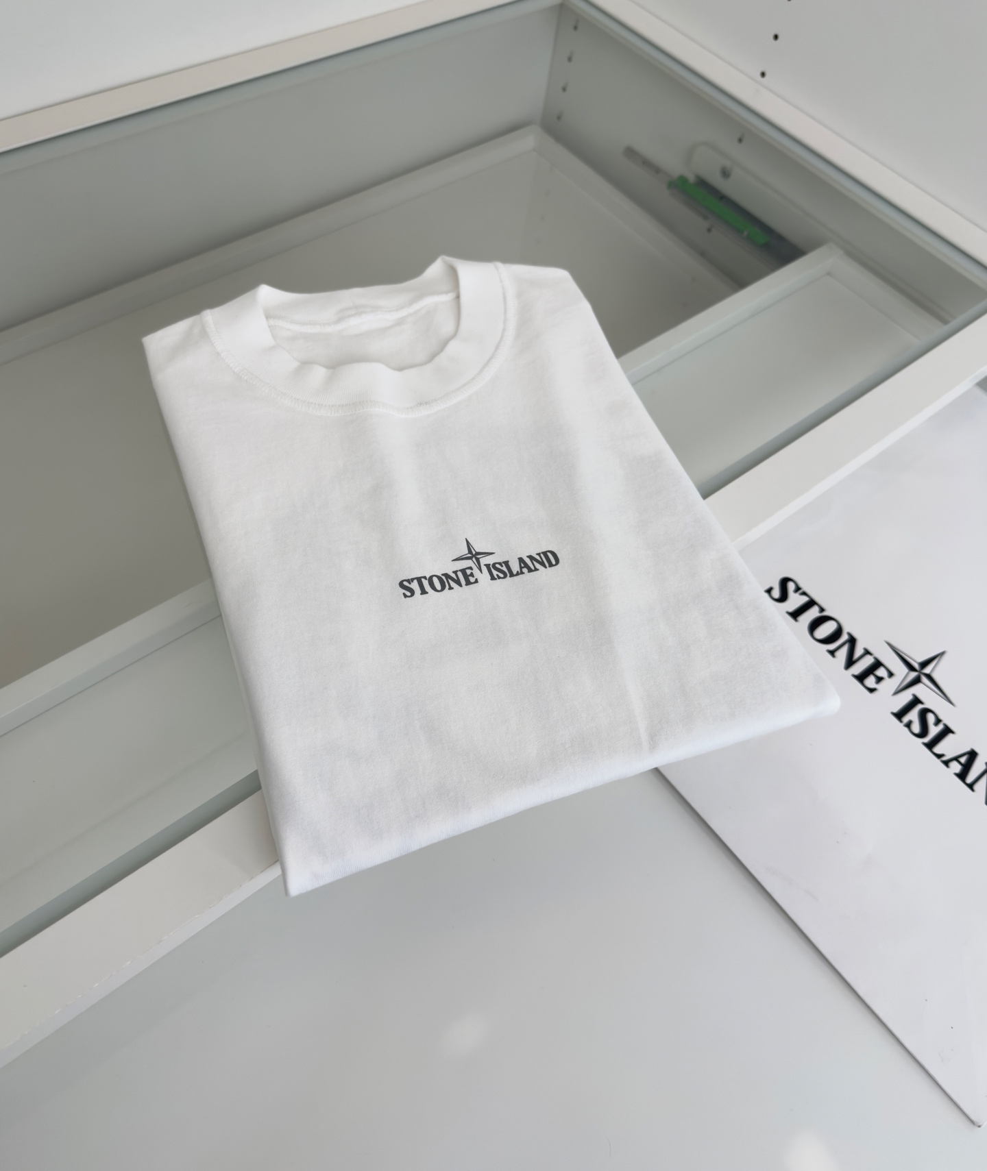 Stone Island: Durable Cotton Material with Military Street Style Design - 图片 9