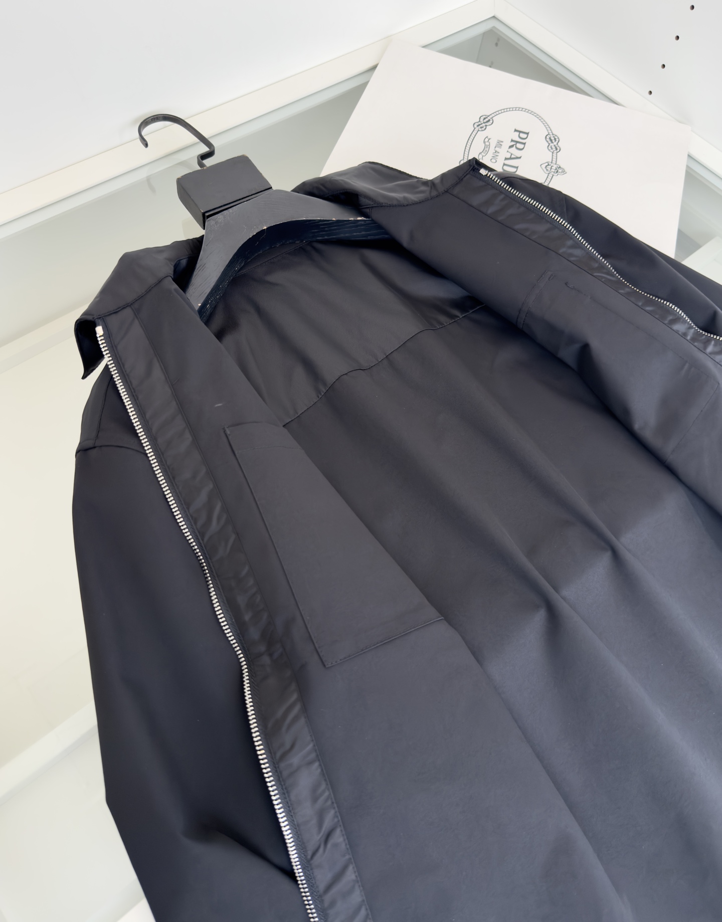 “Autumn 2025 Nylon Shirt Coat with Stylish Details in Black, M-3XL Sizes” - 图片 8