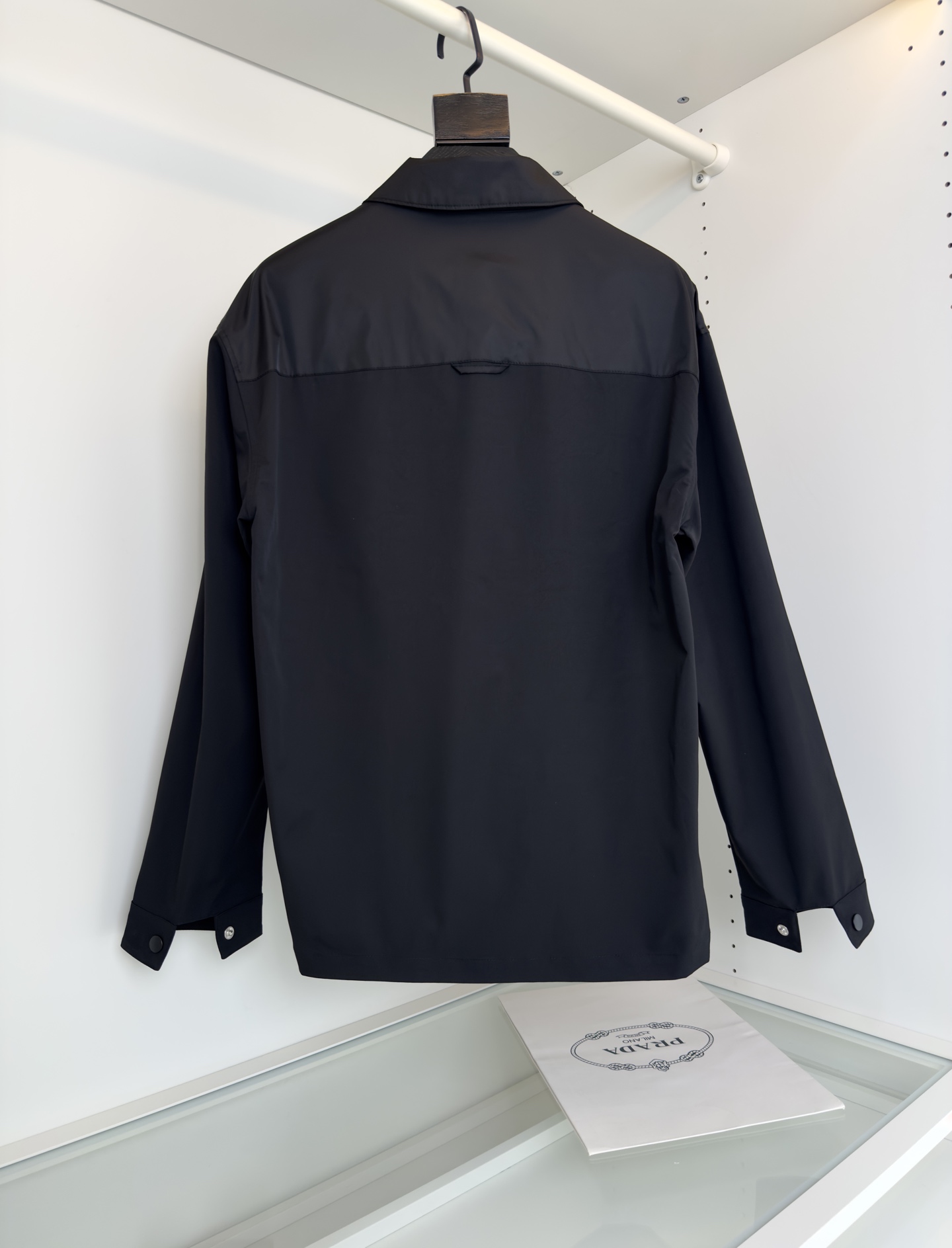 “Autumn 2025 Nylon Shirt Coat with Stylish Details in Black, M-3XL Sizes” - 图片 2
