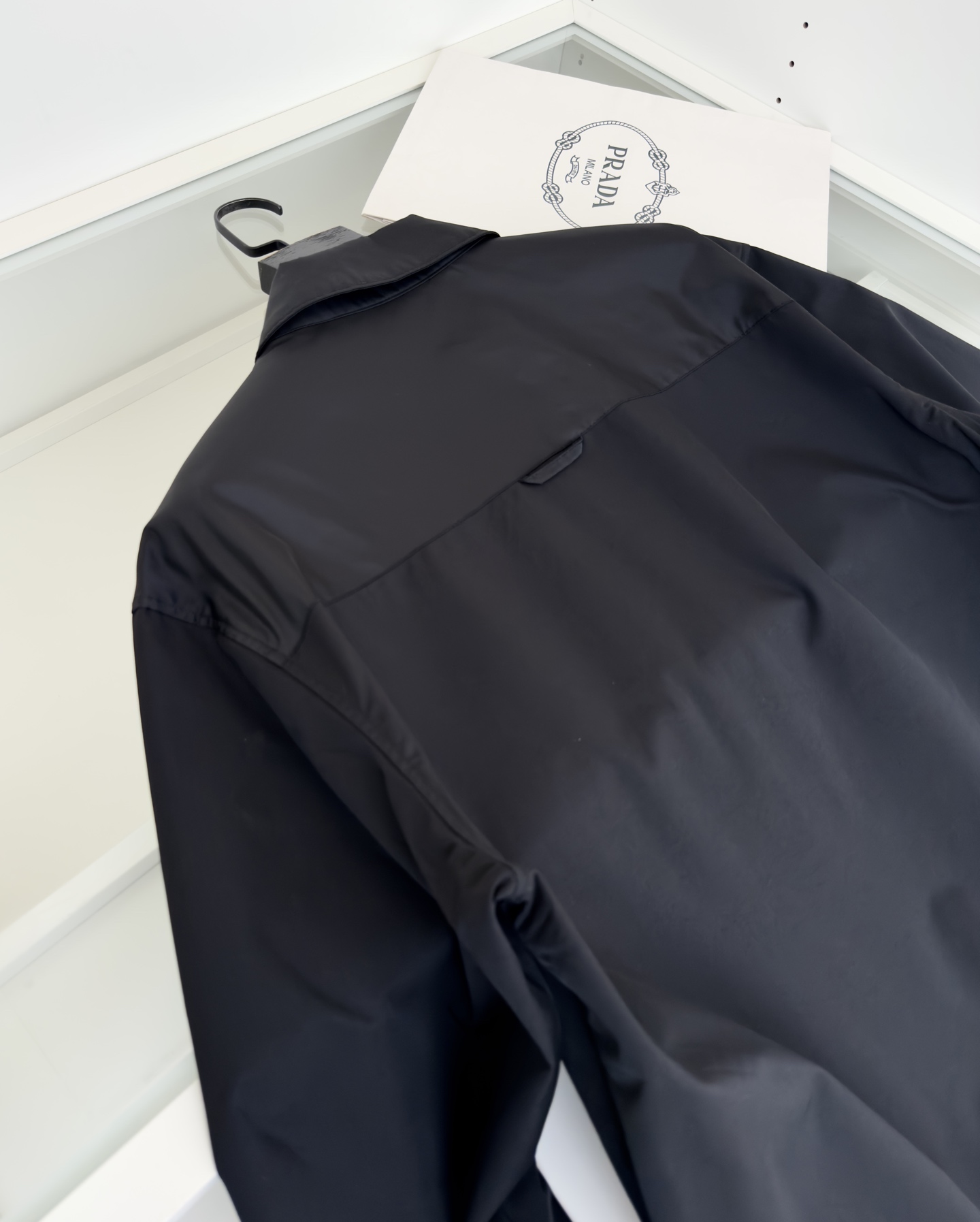 “Autumn 2025 Nylon Shirt Coat with Stylish Details in Black, M-3XL Sizes” - 图片 9