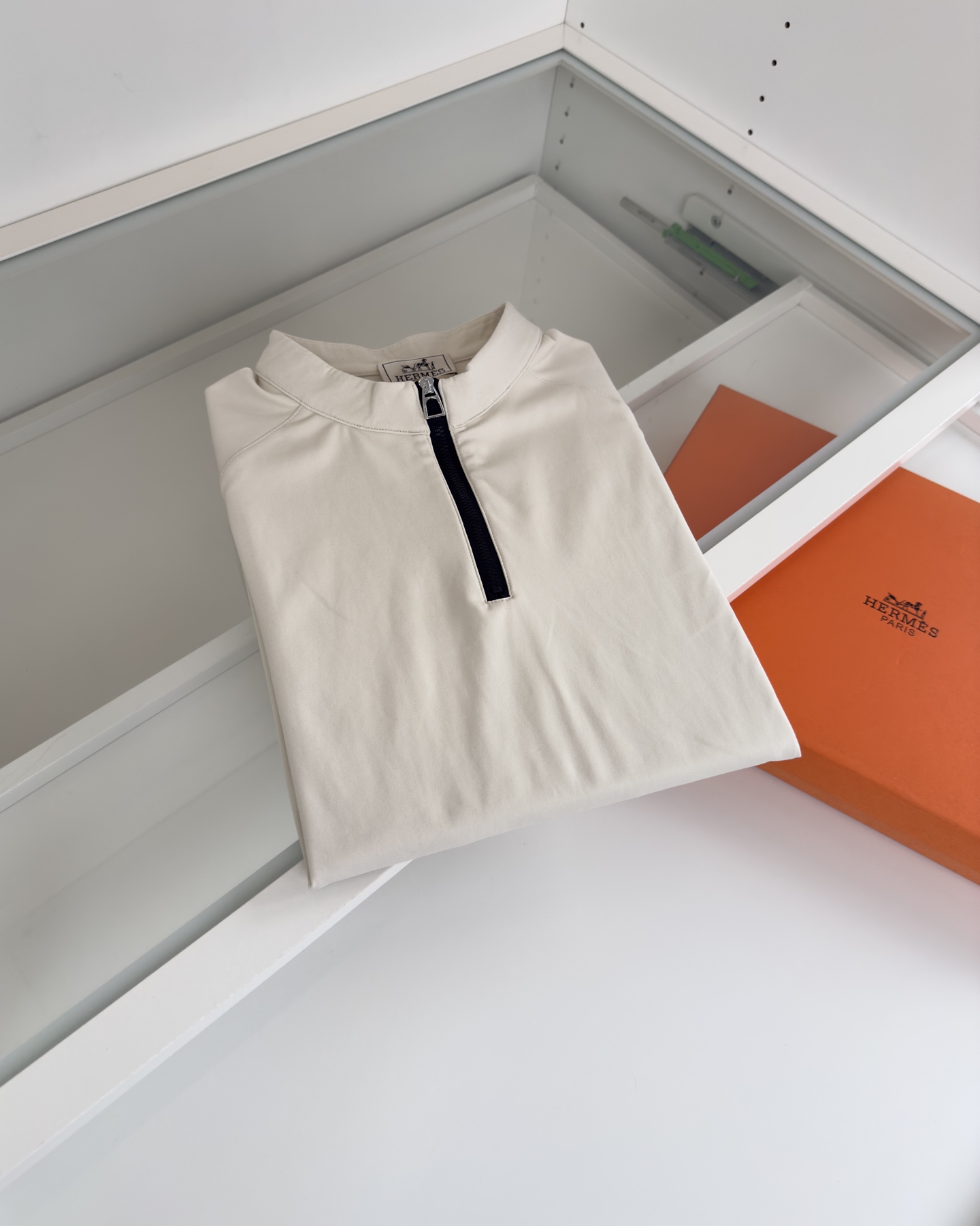 “Japanese Men’s Fashion Trends 2021: Half-Zip Design, Logo Touch Buttons, Geometric Tailoring, Cosmopolitan Fabrics” - 图片 9
