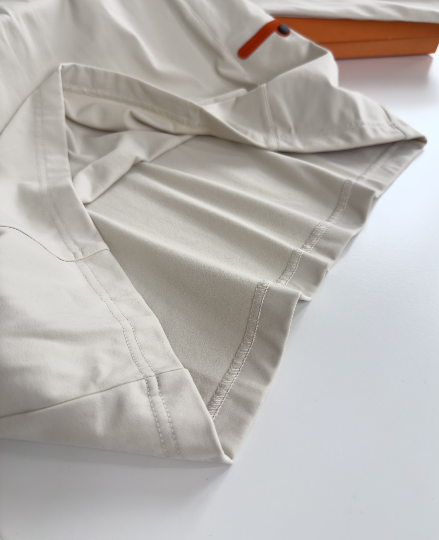 “Japanese Men’s Fashion Trends 2021: Half-Zip Design, Logo Touch Buttons, Geometric Tailoring, Cosmopolitan Fabrics” - 图片 6
