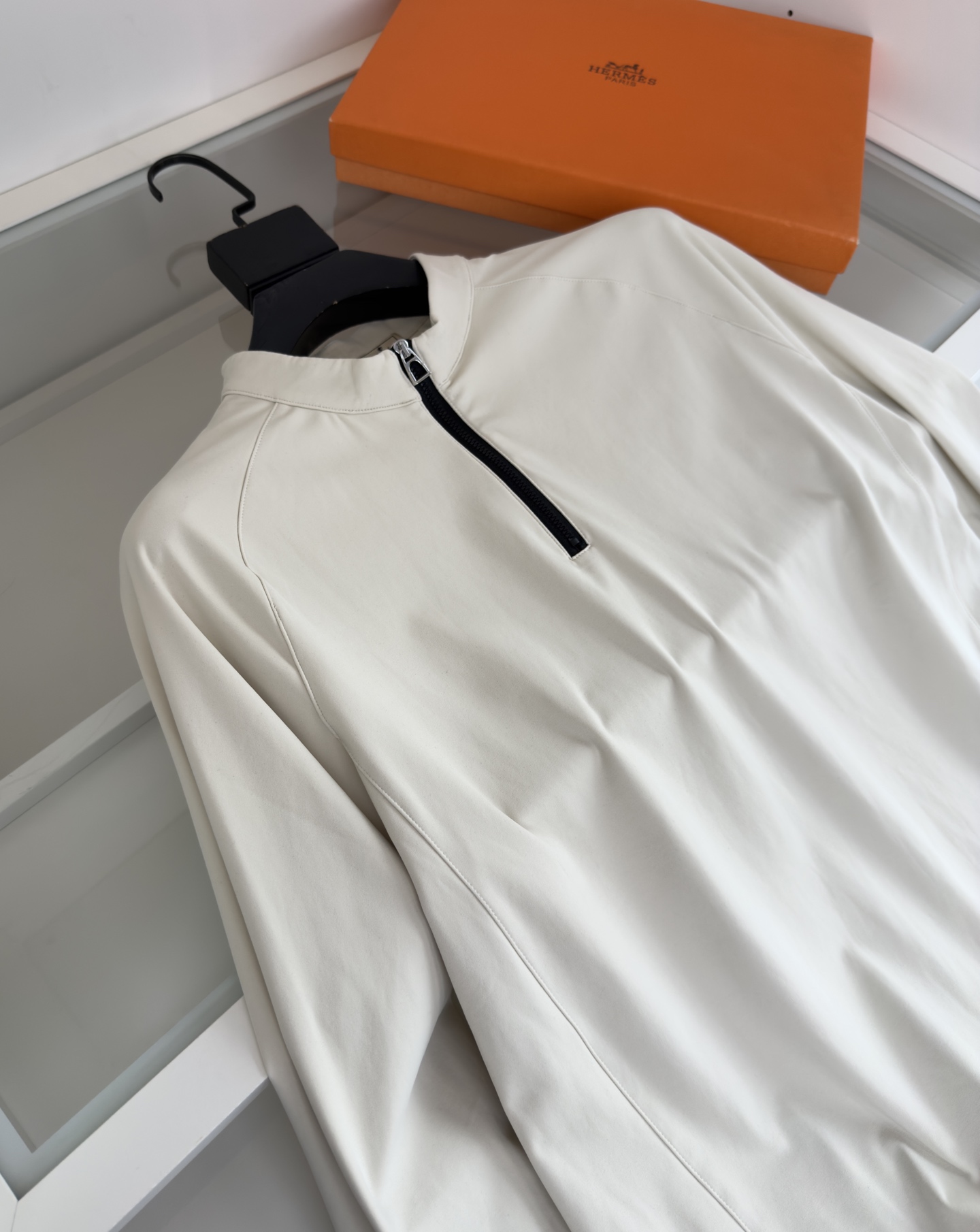 “Japanese Men’s Fashion Trends 2021: Half-Zip Design, Logo Touch Buttons, Geometric Tailoring, Cosmopolitan Fabrics” - 图片 3