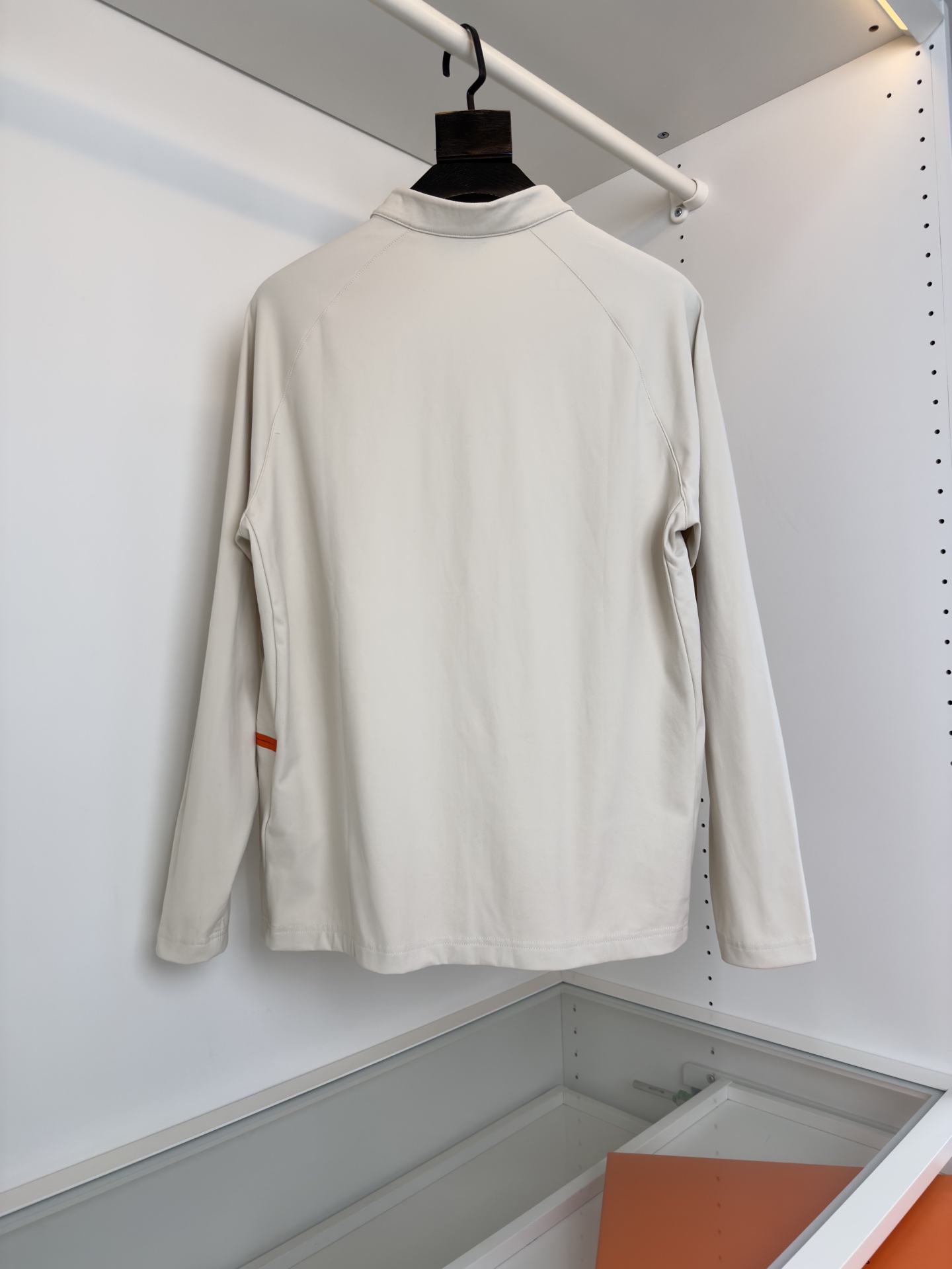 “Japanese Men’s Fashion Trends 2021: Half-Zip Design, Logo Touch Buttons, Geometric Tailoring, Cosmopolitan Fabrics” - 图片 2