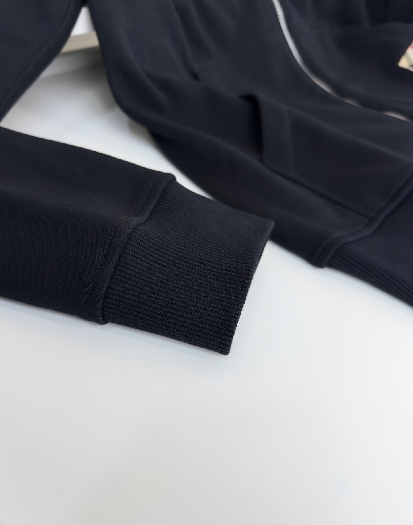 “Classic Bur*erry Branded Hat with Horseman’s Emblem – Stylish Fashion for Fall and Winter, Comfortable and Versatile” - 图片 6