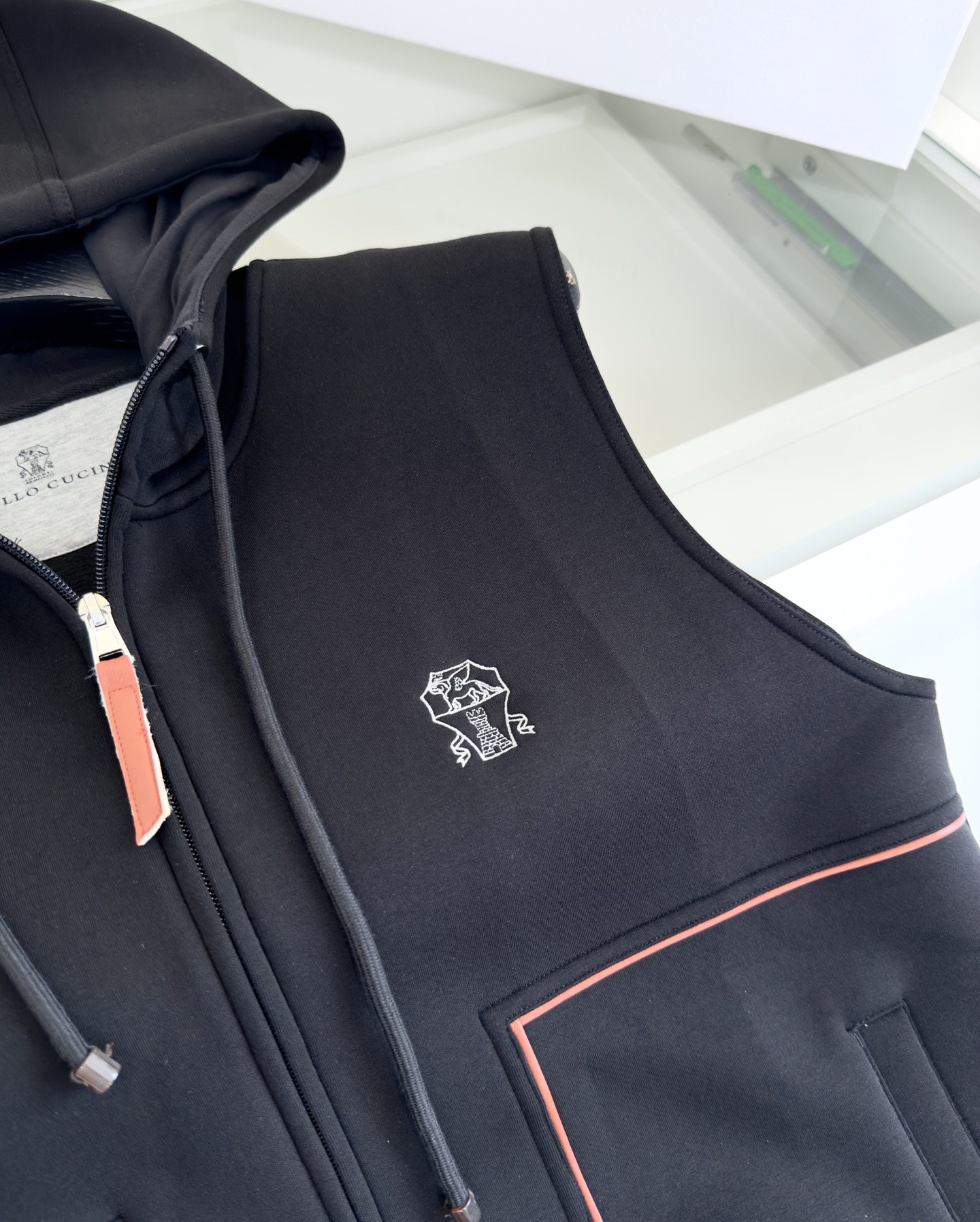 “2025 Bru**llo Cuci**lli Cabinet Sale: Recreational Vests, Geometric Details, Cosmopolitan Design for Early Autumn” - 图片 5