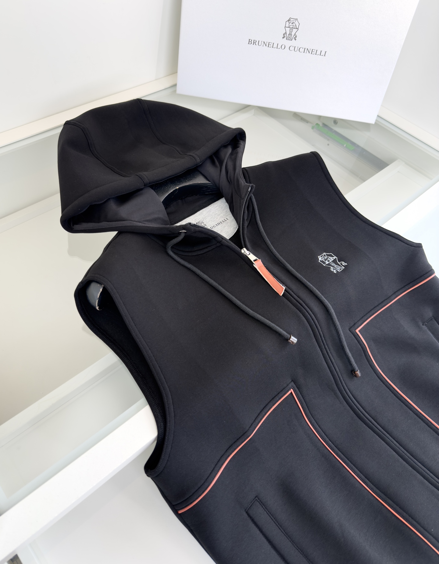 “2025 Bru**llo Cuci**lli Cabinet Sale: Recreational Vests, Geometric Details, Cosmopolitan Design for Early Autumn” - 图片 3