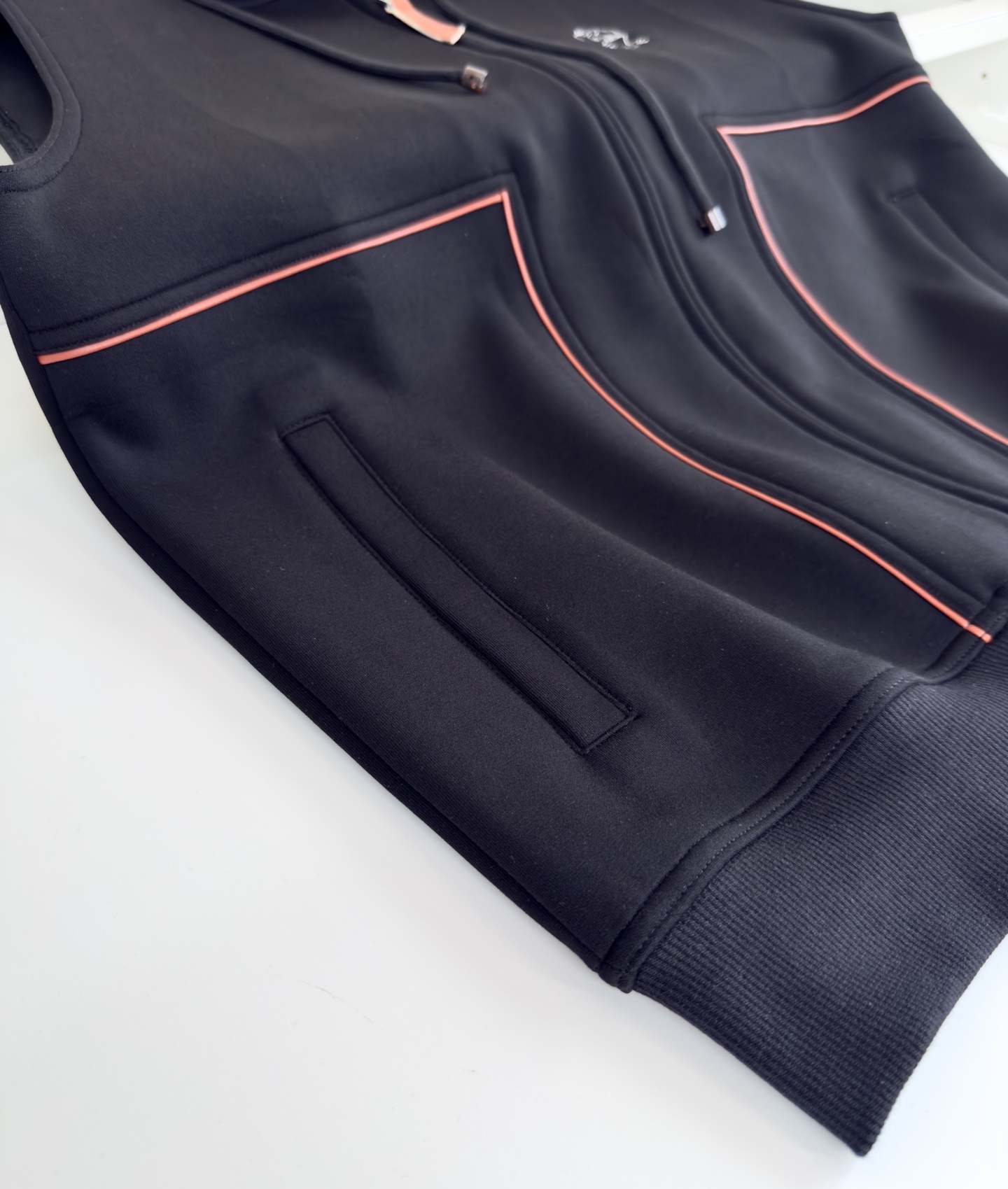 “2025 Bru**llo Cuci**lli Cabinet Sale: Recreational Vests, Geometric Details, Cosmopolitan Design for Early Autumn” - 图片 6