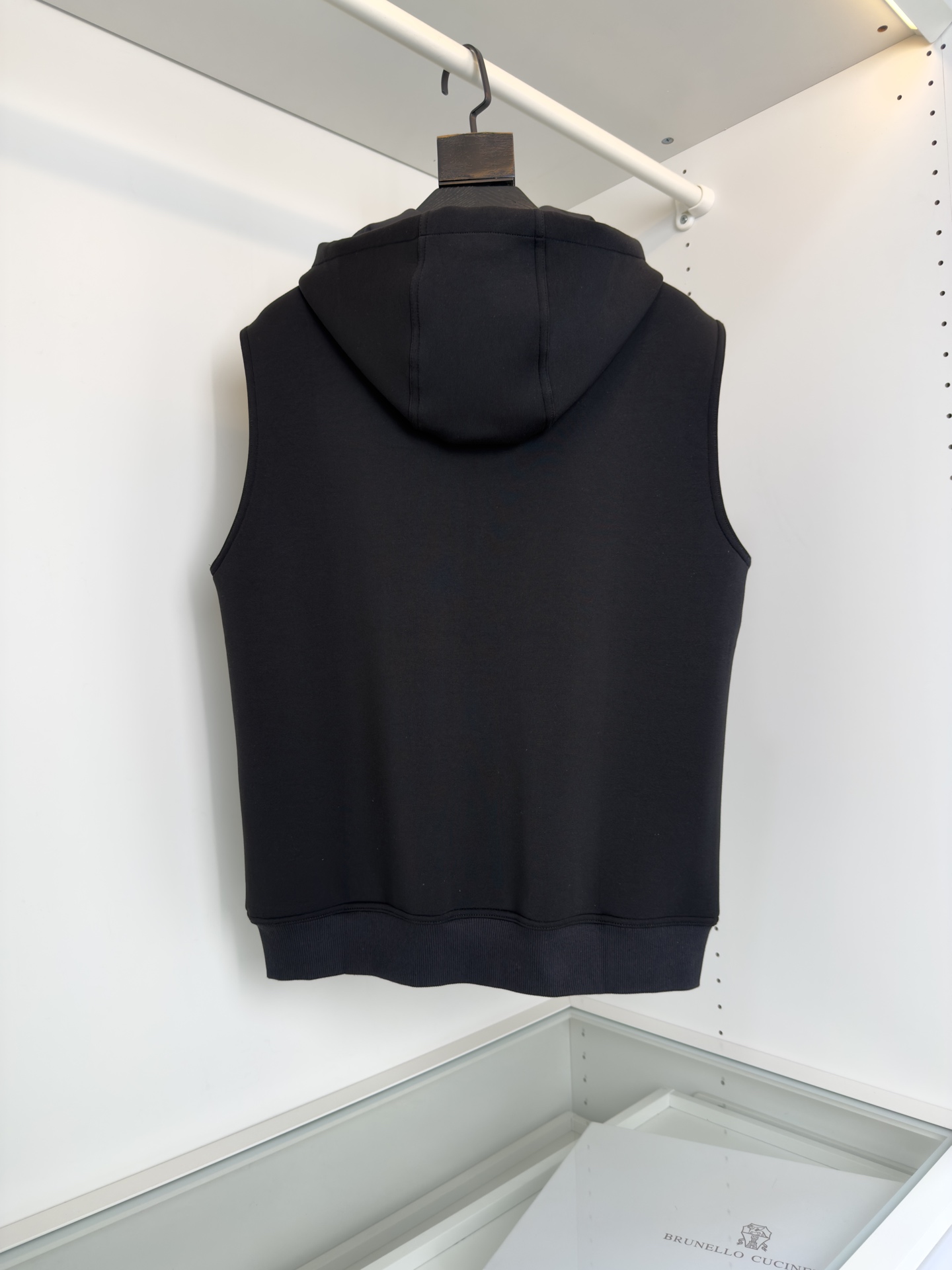 “2025 Bru**llo Cuci**lli Cabinet Sale: Recreational Vests, Geometric Details, Cosmopolitan Design for Early Autumn” - 图片 2