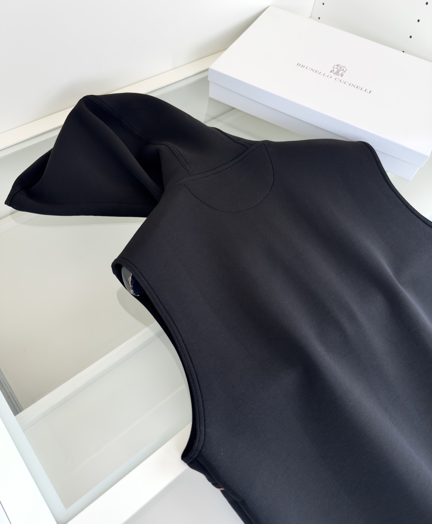 “2025 Bru**llo Cuci**lli Cabinet Sale: Recreational Vests, Geometric Details, Cosmopolitan Design for Early Autumn” - 图片 8