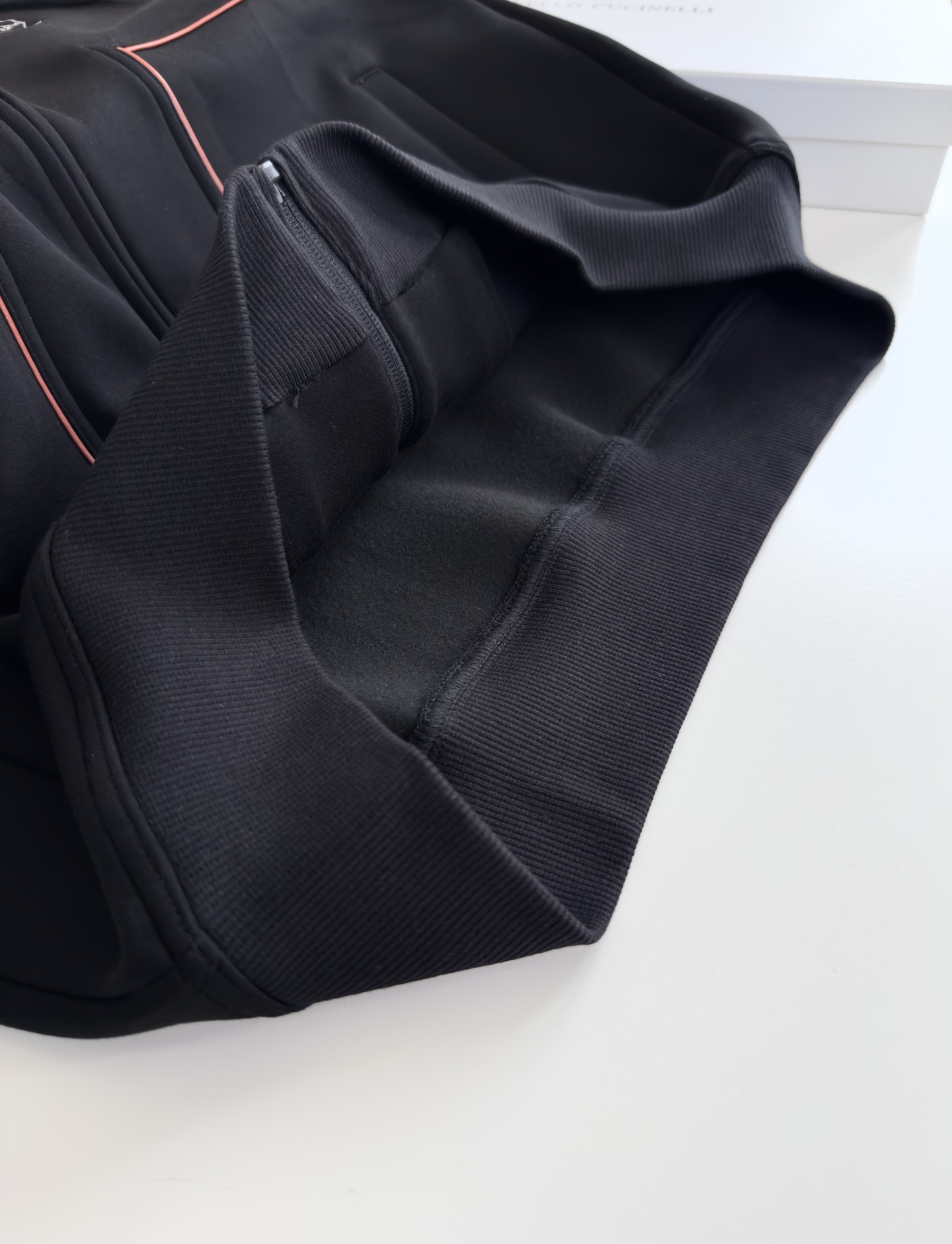 “2025 Bru**llo Cuci**lli Cabinet Sale: Recreational Vests, Geometric Details, Cosmopolitan Design for Early Autumn” - 图片 7