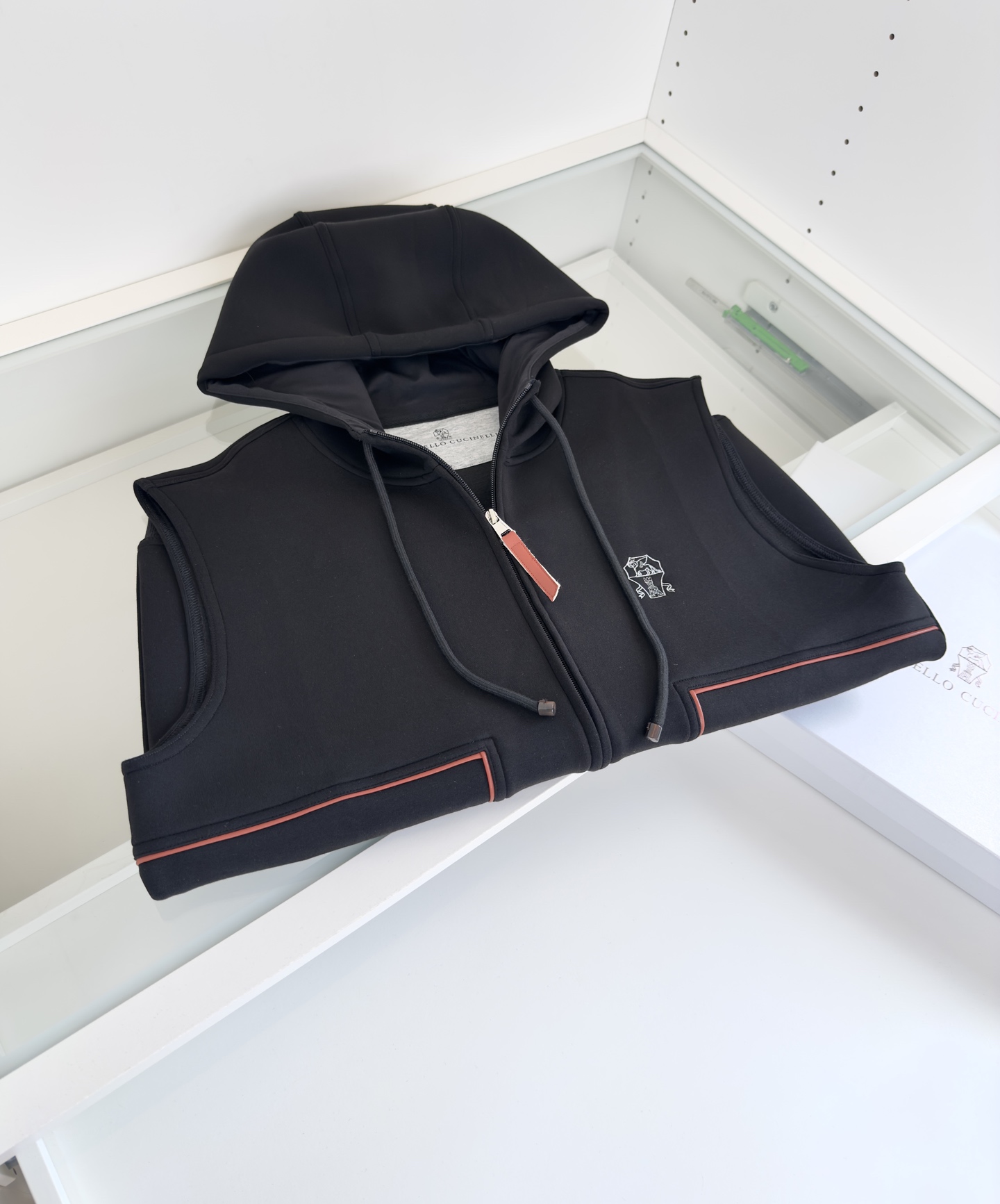 “2025 Bru**llo Cuci**lli Cabinet Sale: Recreational Vests, Geometric Details, Cosmopolitan Design for Early Autumn” - 图片 9