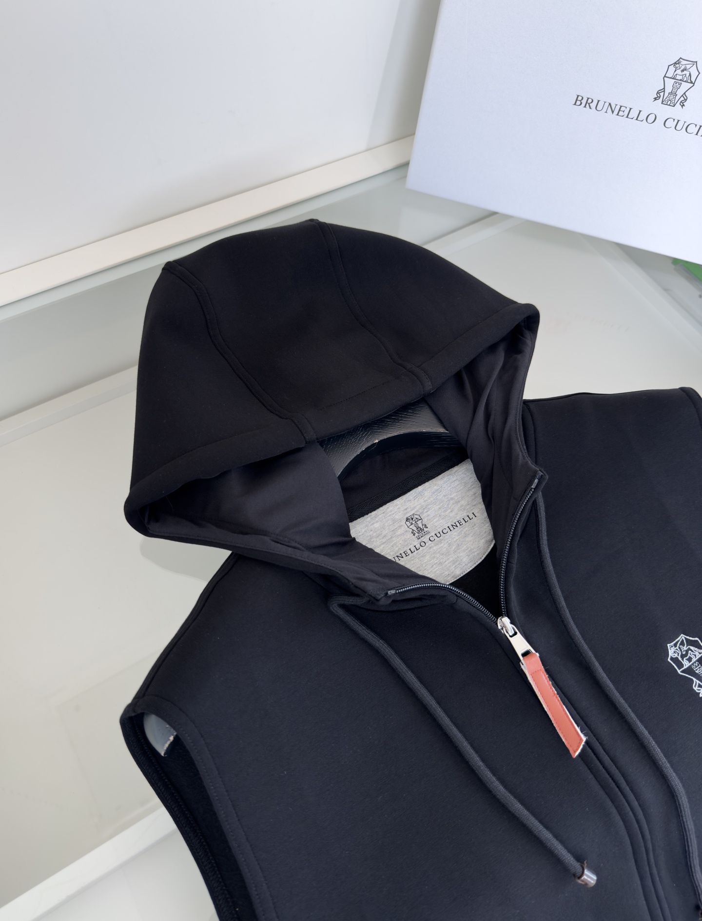 “2025 Bru**llo Cuci**lli Cabinet Sale: Recreational Vests, Geometric Details, Cosmopolitan Design for Early Autumn” - 图片 4