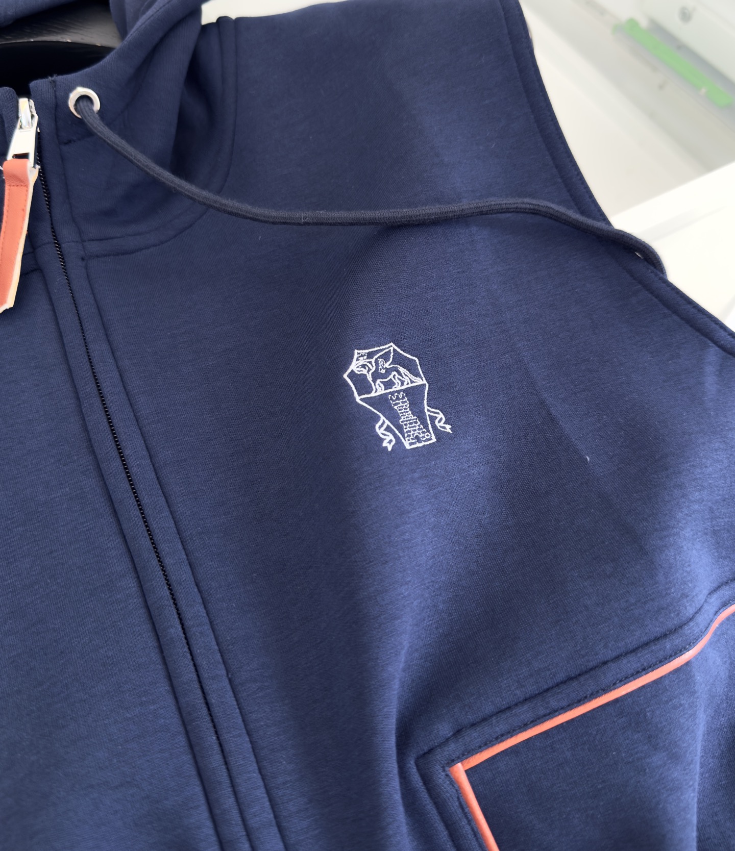 “2025 Branded Hooded Vests and Caps Sale: Stylish Recreational Wear for Early Autumn” - 图片 8