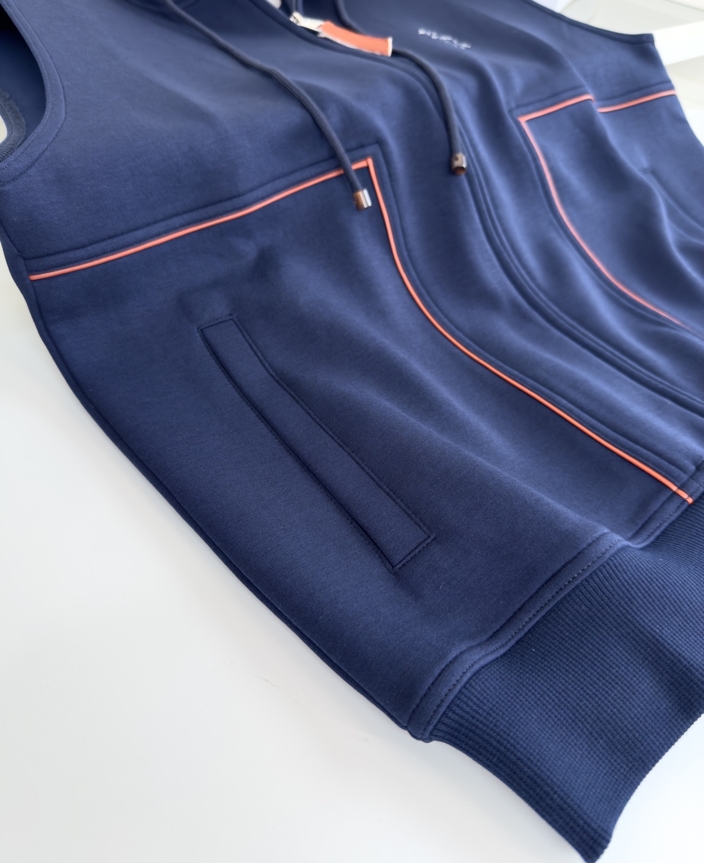 “2025 Branded Hooded Vests and Caps Sale: Stylish Recreational Wear for Early Autumn” - 图片 6