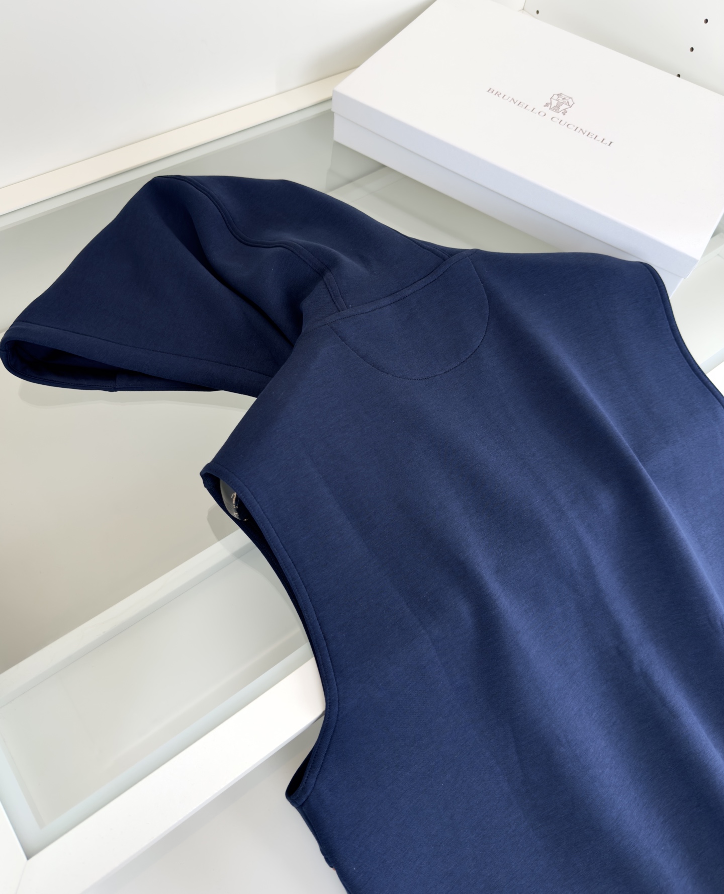 “2025 Branded Hooded Vests and Caps Sale: Stylish Recreational Wear for Early Autumn” - 图片 9