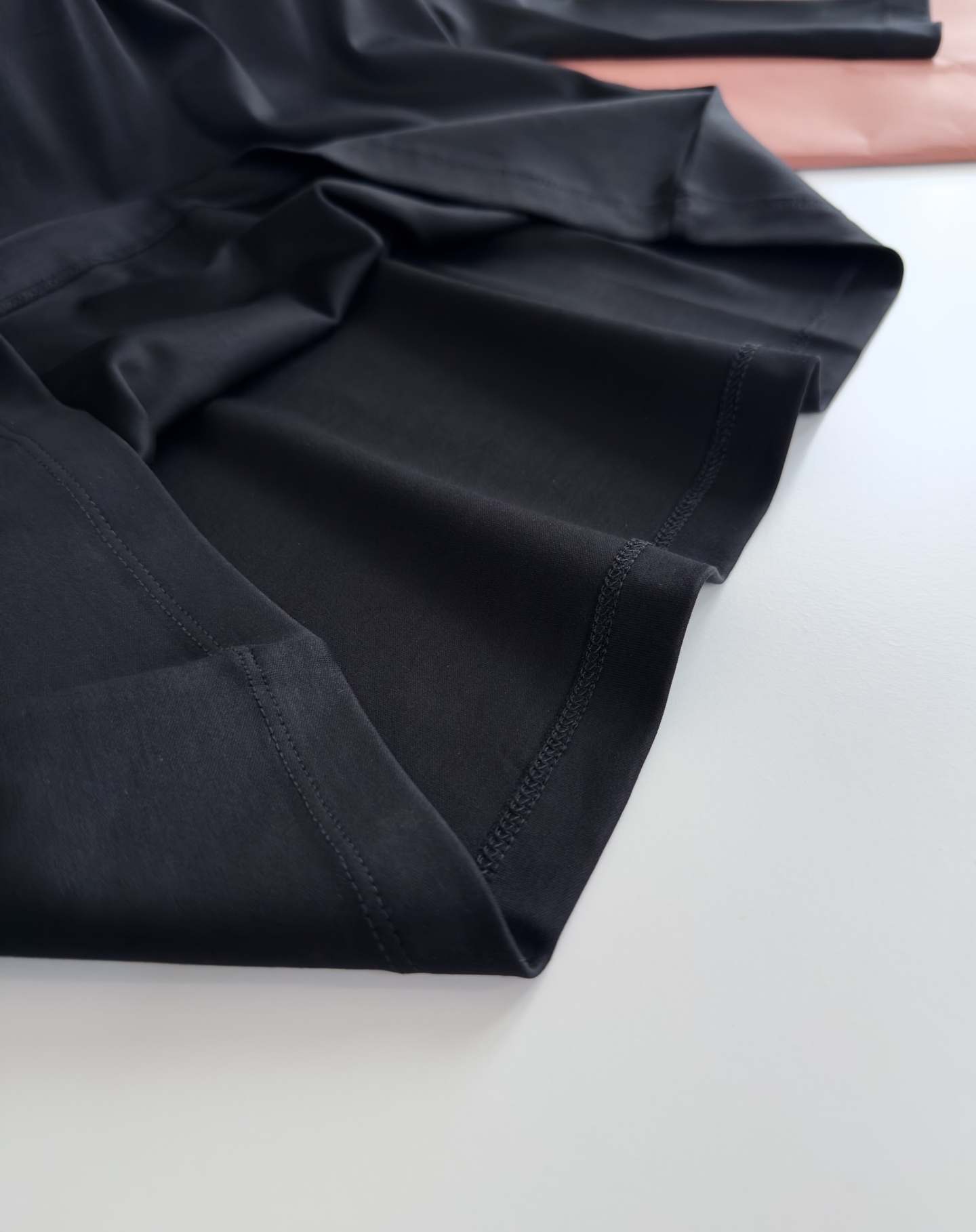 Title: P612 Lo*ro Pi*nano T-shirt Review: Classic Design for Business and Leisure Summary: A year-old classic T-shirt for business and leisure, well-matched with various designs - 图片 6