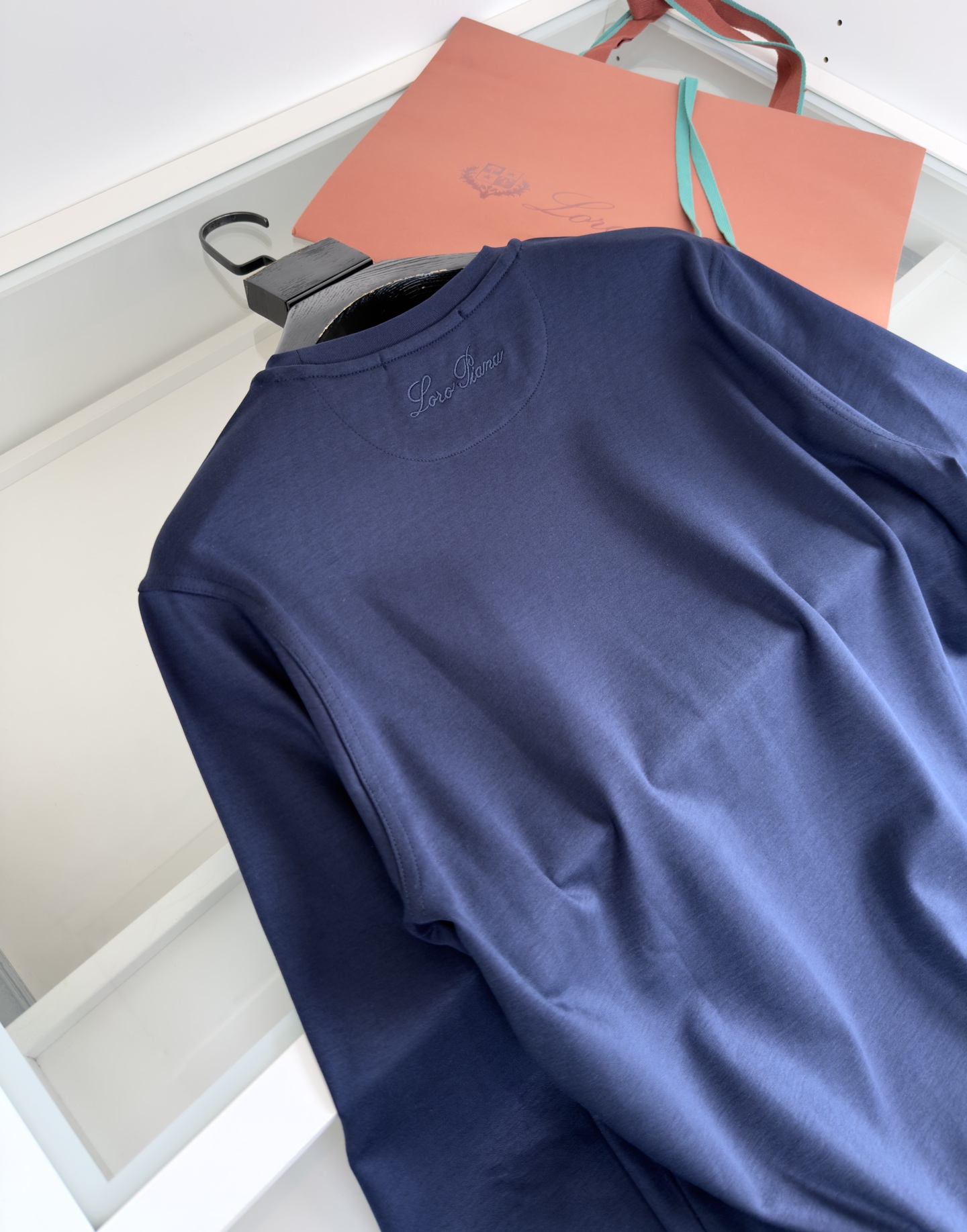 “Year-Old Classic T-Shirt Designs: A Perfect Match for Business and Leisure | P612 Lo*ro Pi*nano” - 图片 7