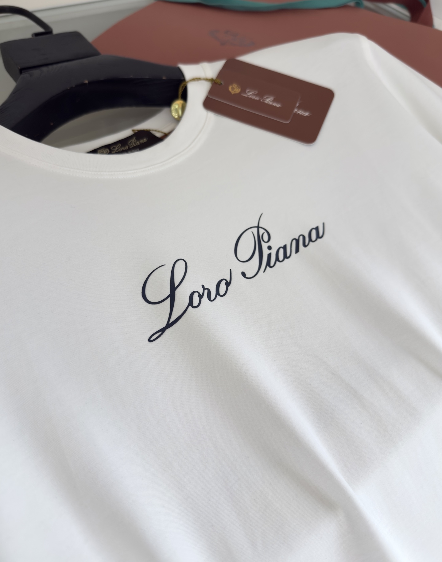 “Year-Old Classic T-Shirt Designs: P612 Lo*ro Pi*nano Business and Leisure Wear” - 图片 5