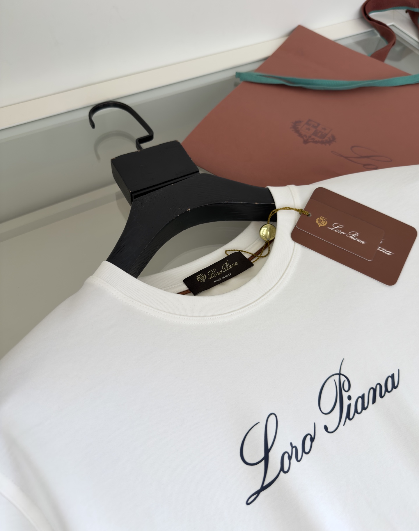 “Year-Old Classic T-Shirt Designs: P612 Lo*ro Pi*nano Business and Leisure Wear” - 图片 4