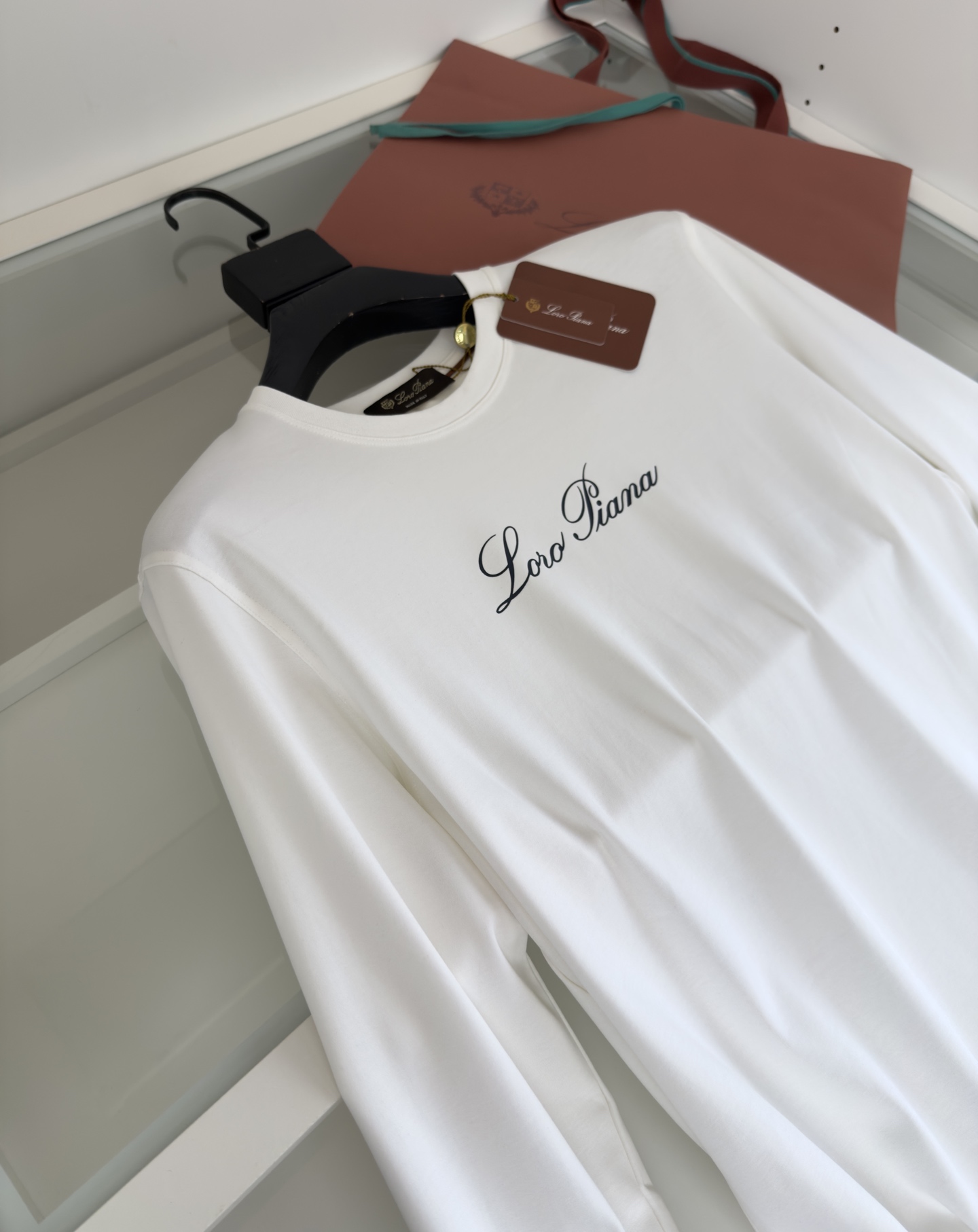 “Year-Old Classic T-Shirt Designs: P612 Lo*ro Pi*nano Business and Leisure Wear” - 图片 3