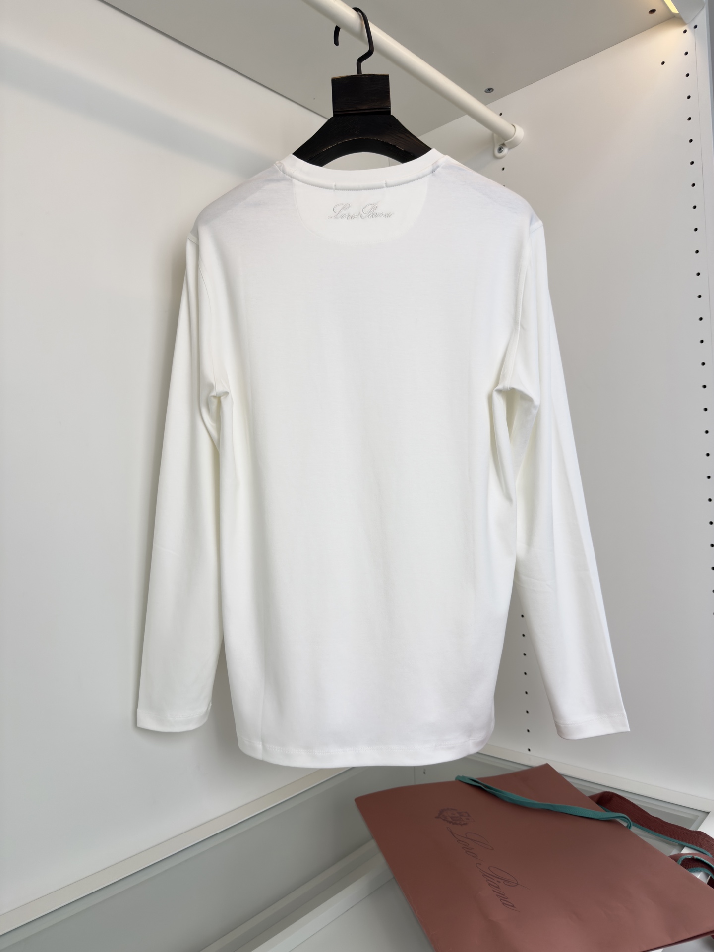 “Year-Old Classic T-Shirt Designs: P612 Lo*ro Pi*nano Business and Leisure Wear” - 图片 2