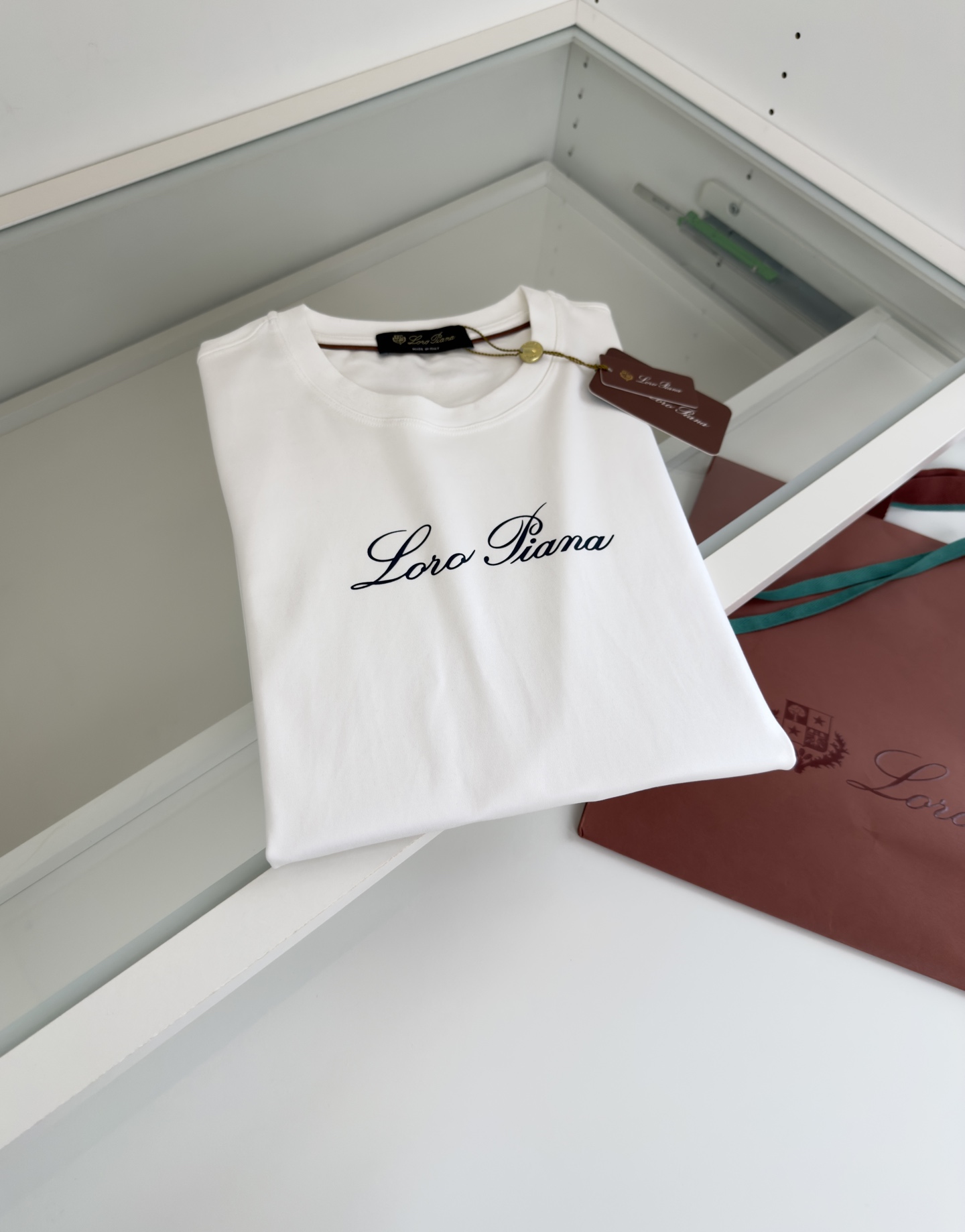“Year-Old Classic T-Shirt Designs: P612 Lo*ro Pi*nano Business and Leisure Wear” - 图片 9
