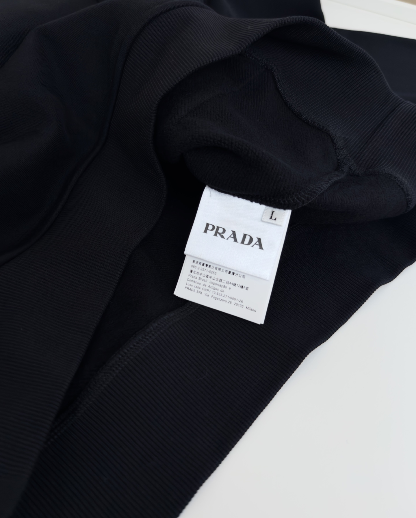 Prada Classic Fit Fleece Hoodie Sweatshirt With Logo Patch 9 i1754654222790 8061 0 7