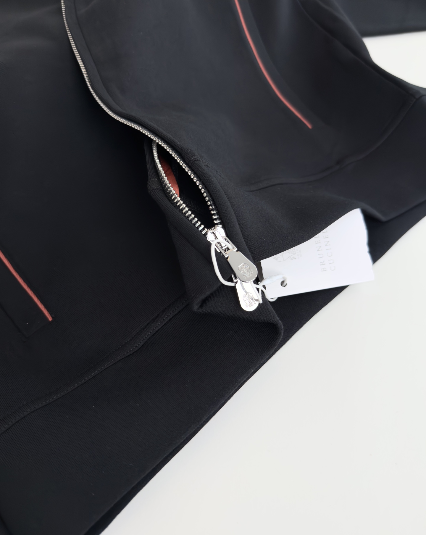 “2025 Bru**llo Cuci**lli Three-Part Fabric Design: Air Layer for Soft and Warm Clothing” - 图片 8
