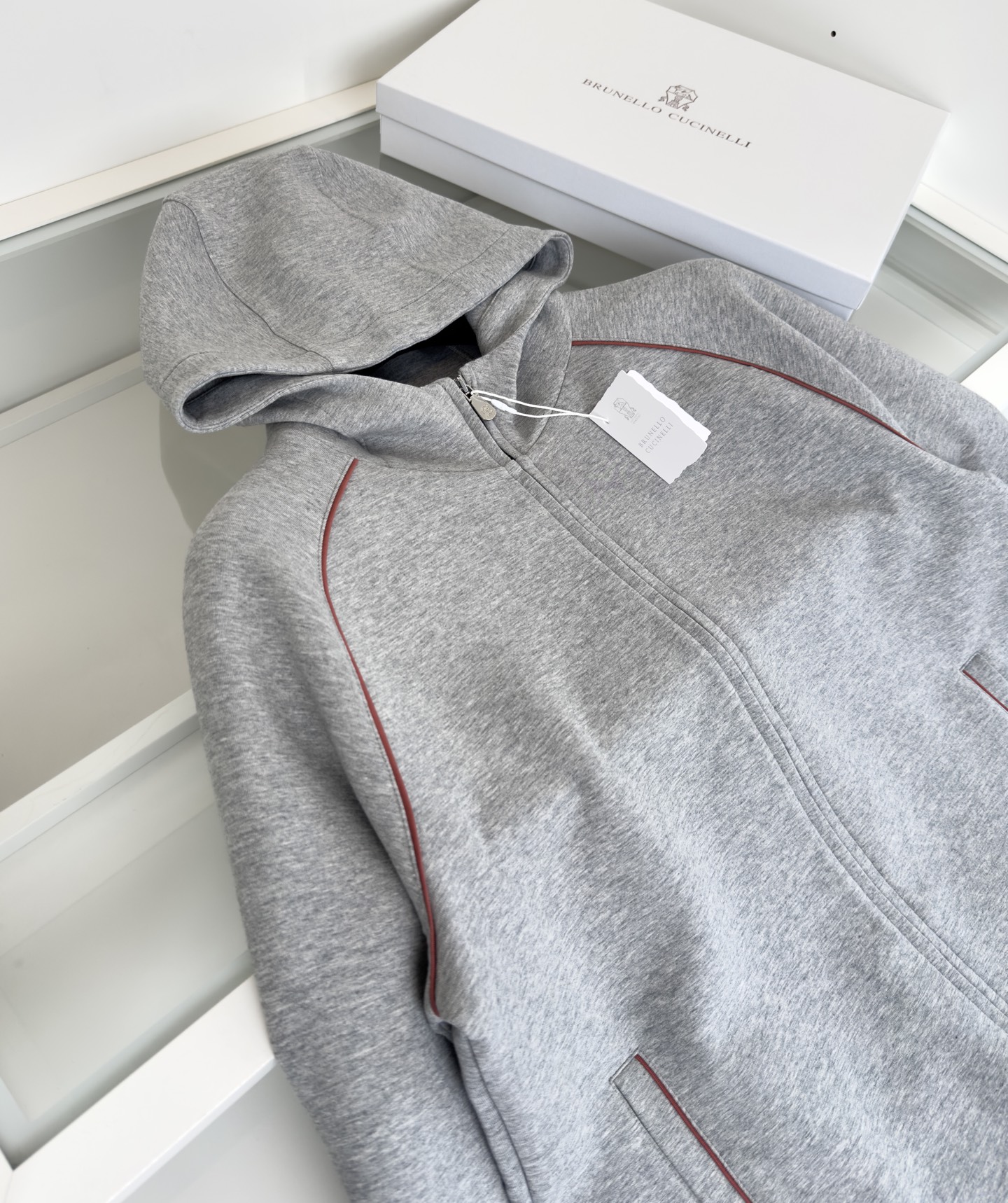 “P888 Brullo Cucinelli 2025: Innovative Three-Part Fabric Design for Comfort and Warmth” - 图片 3