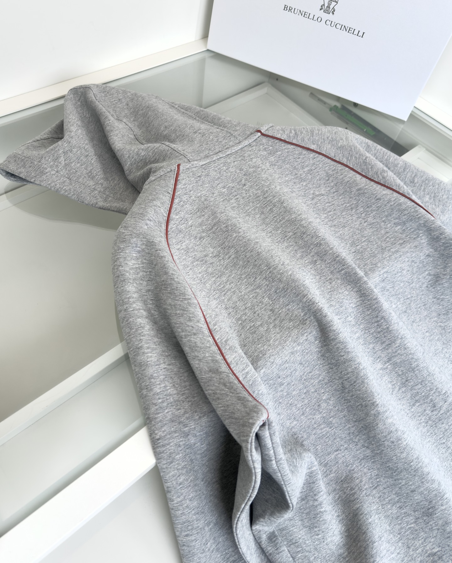 “P888 Brullo Cucinelli 2025: Innovative Three-Part Fabric Design for Comfort and Warmth” - 图片 9