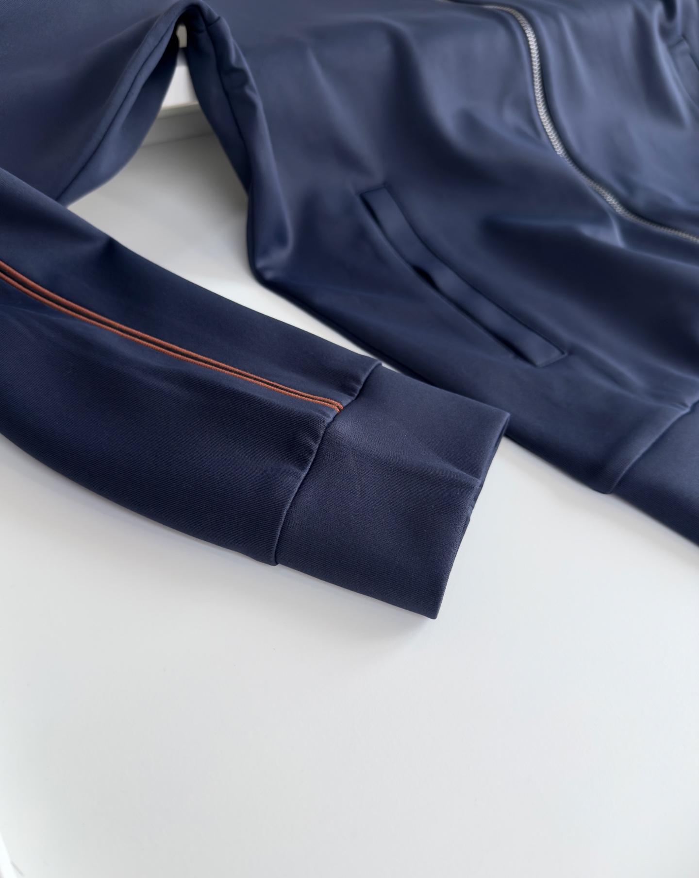 “Classic Geometric Design Leisure Outfits with Embroidery and Functional Material in Dark Blue and Almond, M-3XL Sizes” - 图片 6
