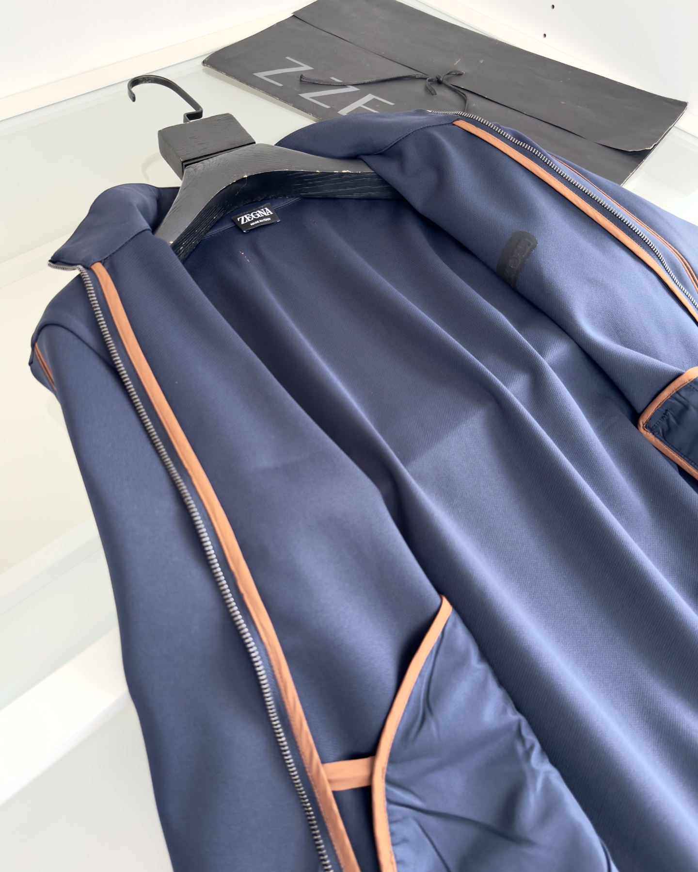 “Classic Geometric Design Leisure Outfits with Embroidery and Functional Material in Dark Blue and Almond, M-3XL Sizes” - 图片 8