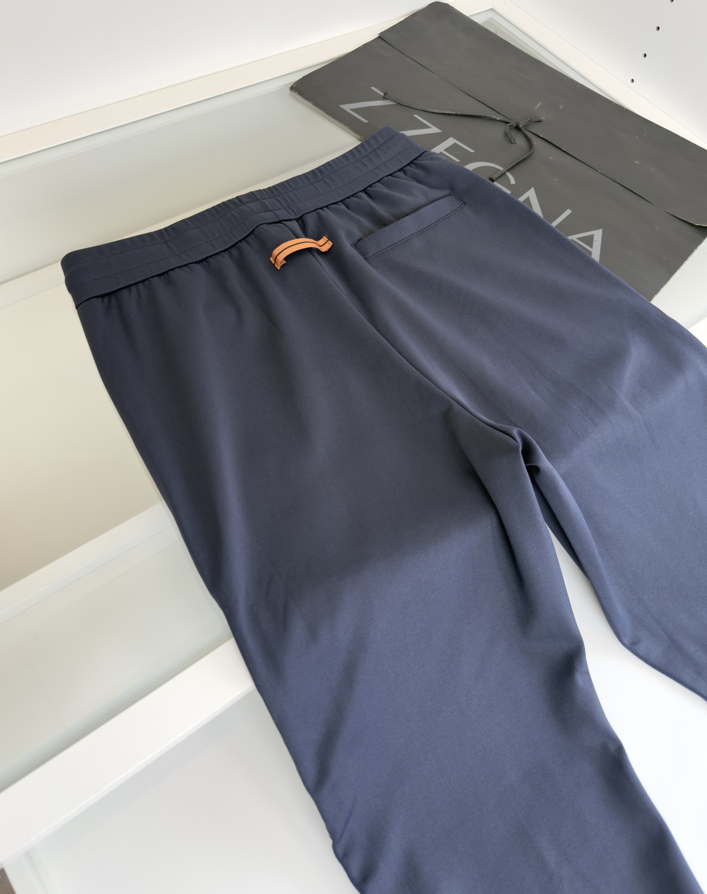 “Autumn Winter 2025 Leisure Sports Set with Classic Geometric Design and Technological Functional Form” - 图片 7