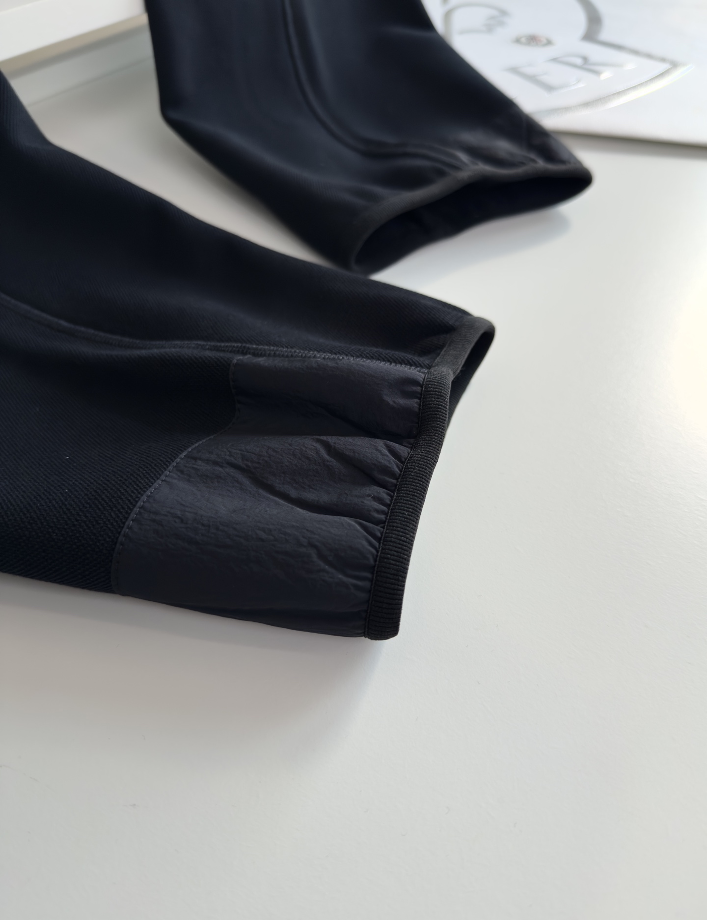 “2025AW Monster Locker Collection: Bold Fashion Thongs, Collage Designs, Brightness, and Militancy” - 图片 6