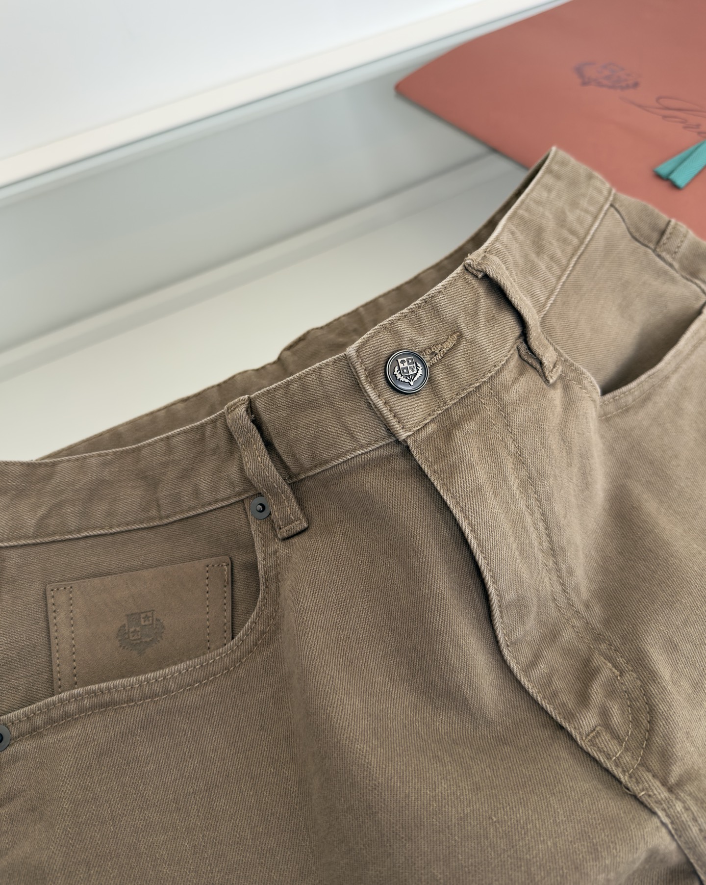 “Fall 2025 Khaki Jeans: Cone Denim Conlon Cowboy Classic Five-Packed Style” - 图片 4