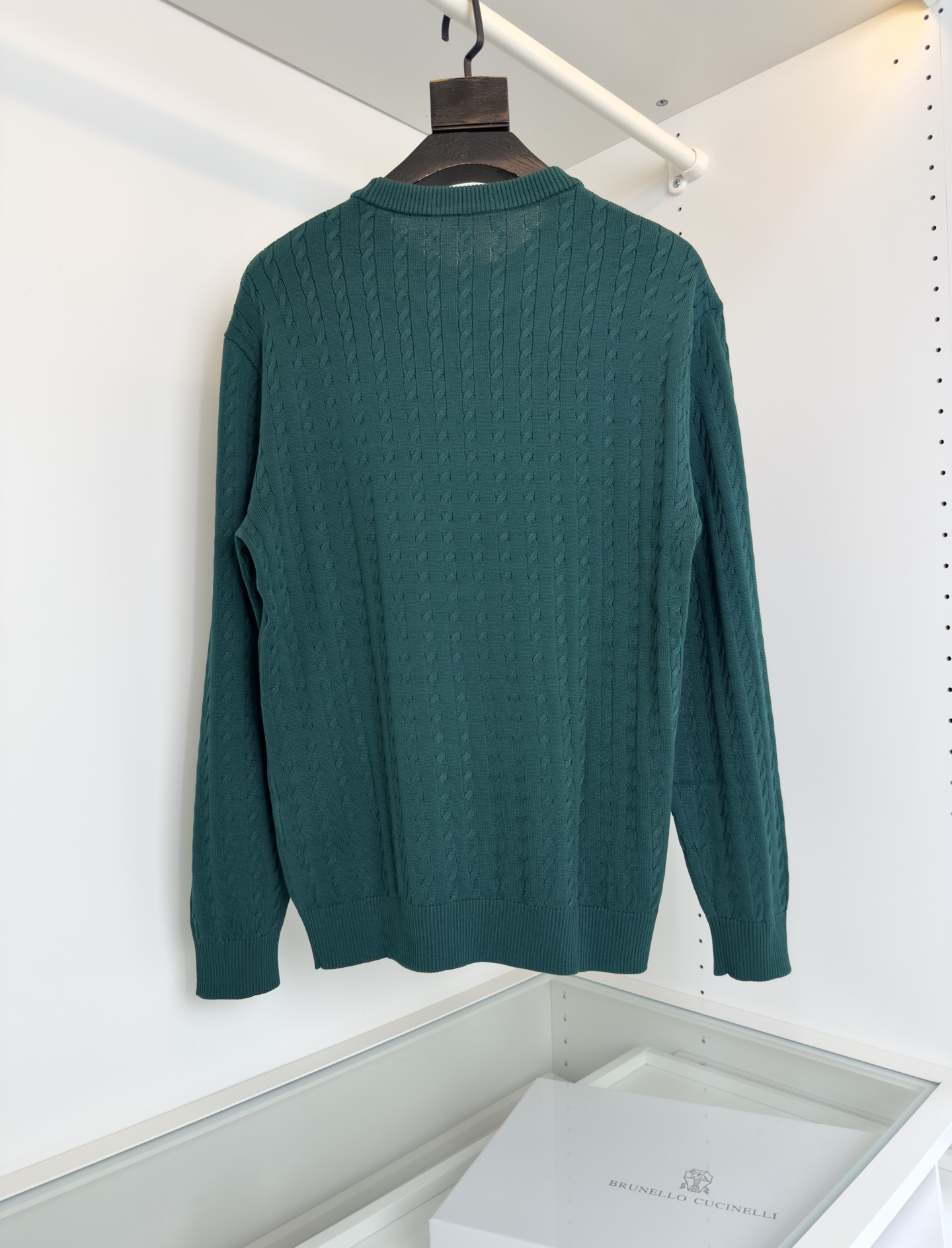 “High-Classy Crafts: P936 Bru**llo Cuci**lli 2025AW United States Leisure Clothes Collection with Modern Architectural Sense” - 图片 2