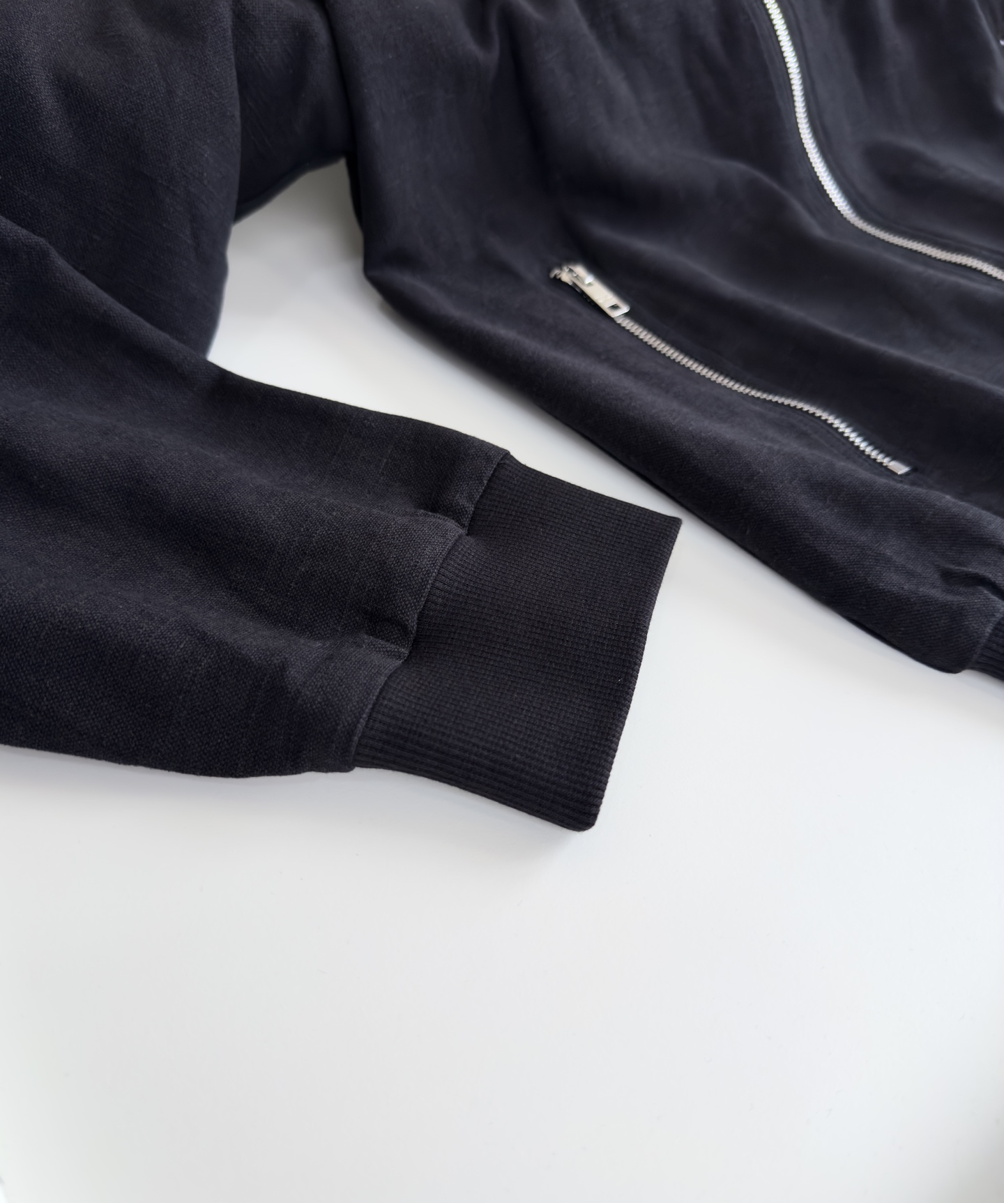 “P960 Prada Pupta 2025 New Edition Bag Review: Features and Design Analysis” - 图片 6