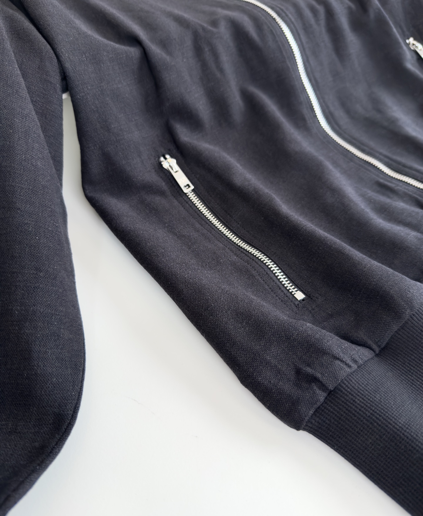 “P960 Prada Pupta 2025 New Edition Bag Review: Features and Design Analysis” - 图片 5