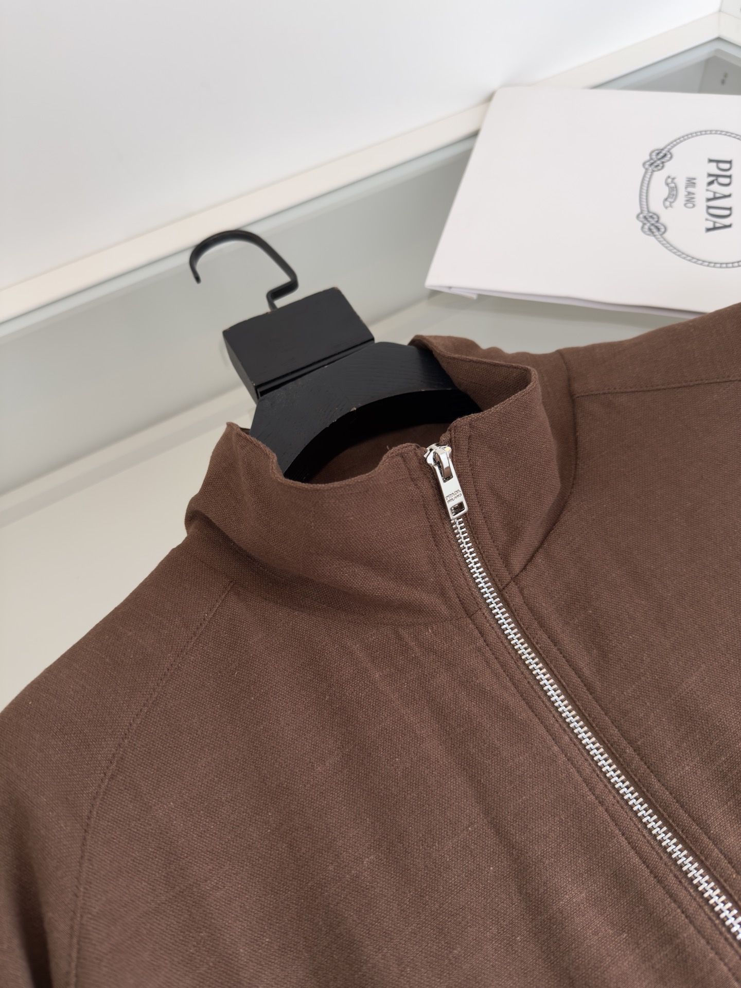 P960 PR*DA PUPTA 2025 New Edition: Brighter Design, Classic Style, Natural Warmth, Gold Zippers - 图片 5